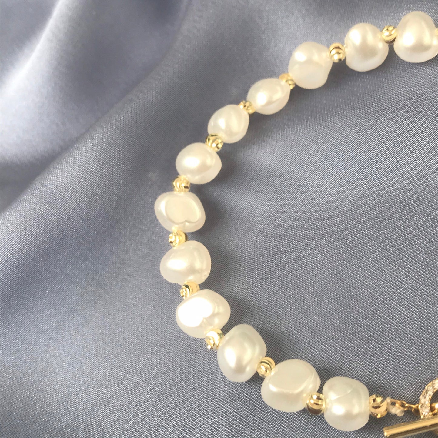 Faux Pearl Bee Bracelet - Pearl Jewellery,Bead Bracelets In The UK,Beaded Bracelet,Classy Bracelet,Cute Bracelet,Bee Jewelley,Bumble Bee