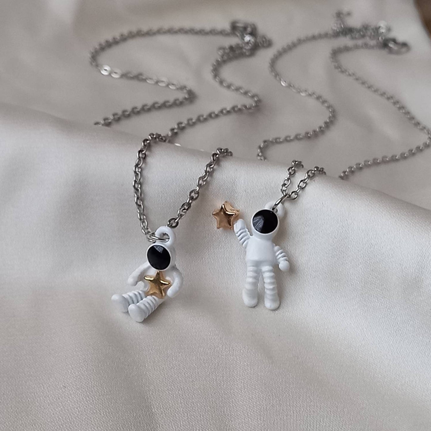 2 Piece Astronaut Friendship Necklace Set - Bestie Necklace,Matching Necklaces,Best Friends Necklace,Novelty Friendship Necklace Set,Gift