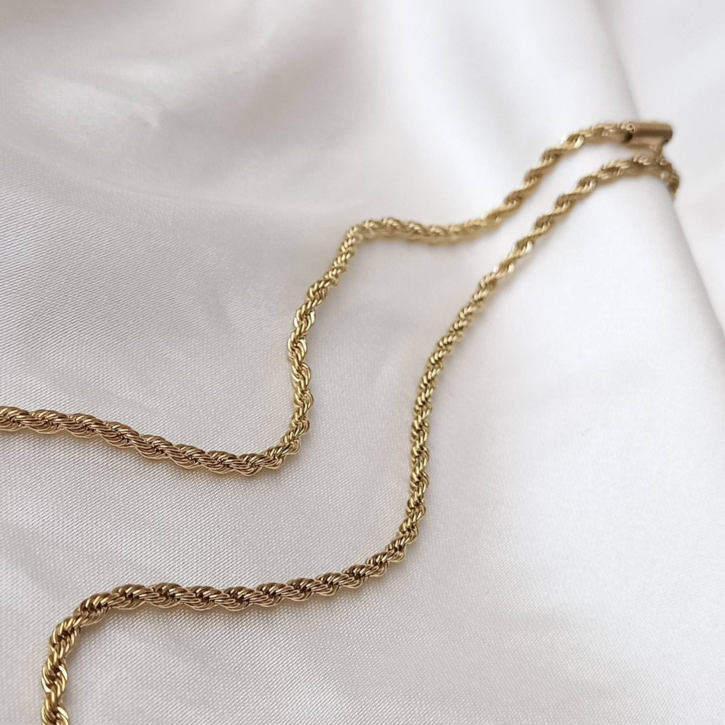 18K Gold Flower Charm Necklace - Gold Jewellery,Gold Accessories,Gold Pendant Necklace,Drop Necklace,Charm Necklace,Flower Pendant Jewellery