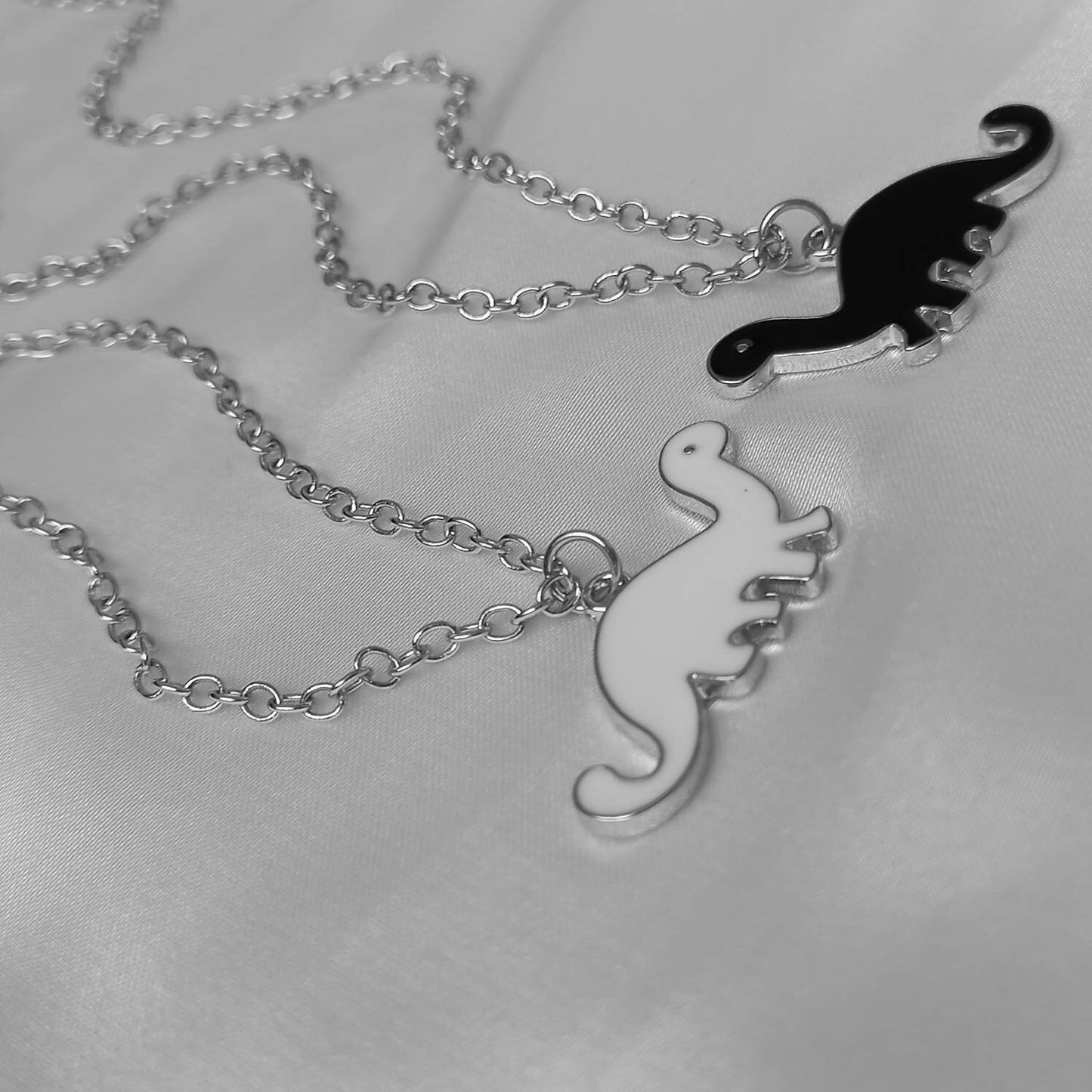 2 Piece Dinosaur Friendship Necklace Set - Bestie Necklace,Matching Necklaces,2 Best Friends Necklace,Novelty Friendship Necklace Set,Gift