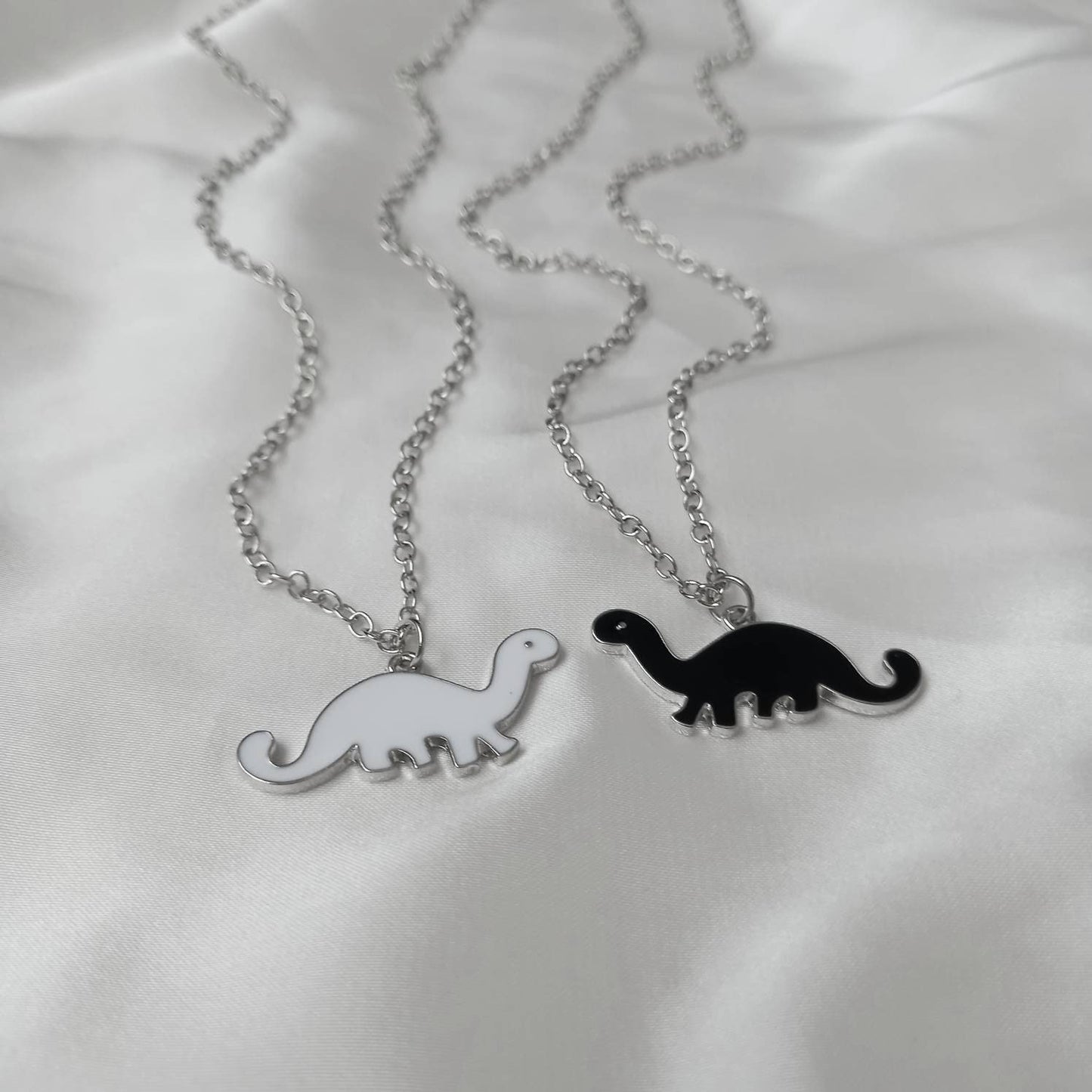 2 Piece Dinosaur Friendship Necklace Set - Bestie Necklace,Matching Necklaces,2 Best Friends Necklace,Novelty Friendship Necklace Set,Gift