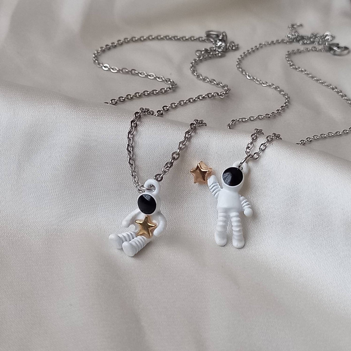 2 Piece Astronaut Friendship Necklace Set - Bestie Necklace,Matching Necklaces,Best Friends Necklace,Novelty Friendship Necklace Set,Gift