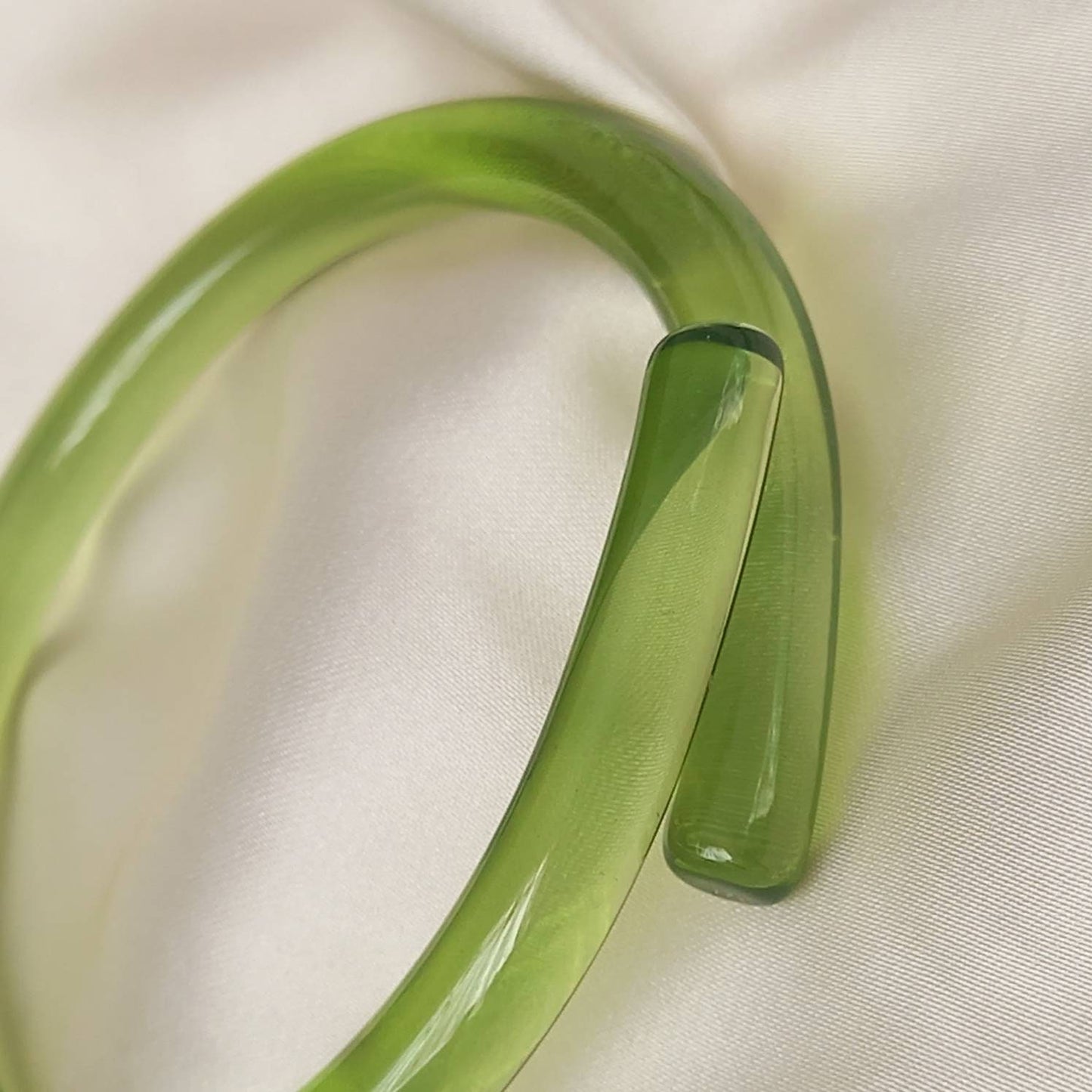 Chunky Green Resin Bracelet - Chunky Bracelet, Resin Bracelet, Emerald Green Bracelet, Thick Bracelet, Chunky jewellery, Resin Jewellery