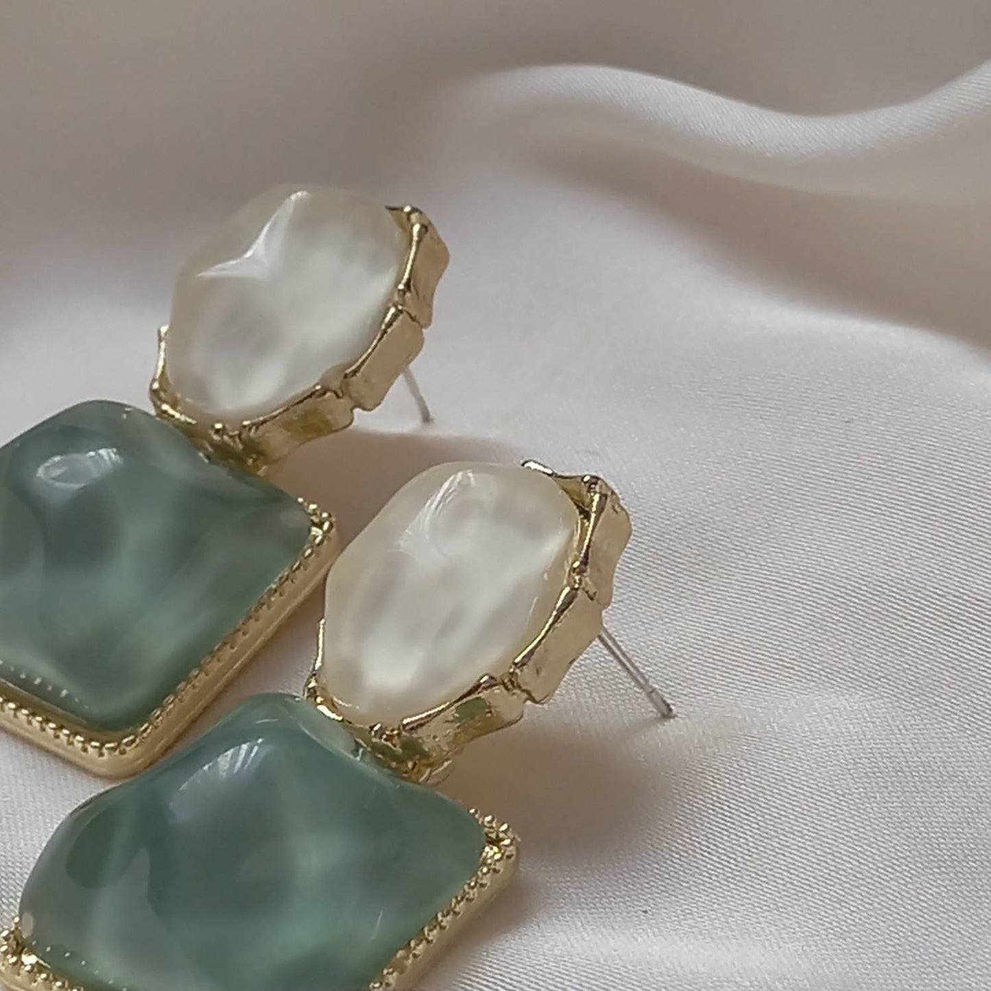Green and White Resin Drop Earrings - Hanging Jewellery,Green Earrings,White Earrings,Gold Earrings,Resin Earrings,Chunky Green Earrings