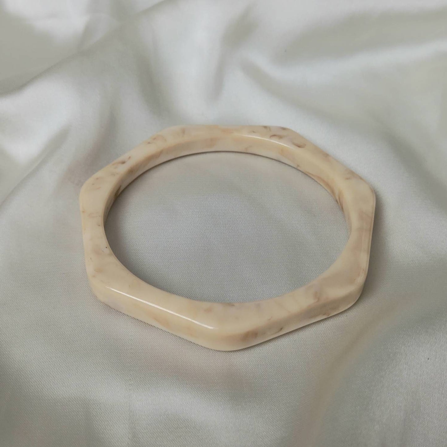 Chunky Resin Cream Bracelet - Chunky Bracelet,Resin Bracelet,White Bracelet,Thick Bracelet,Chunky jewellery,Resin Jewellery,Chunky Bangle