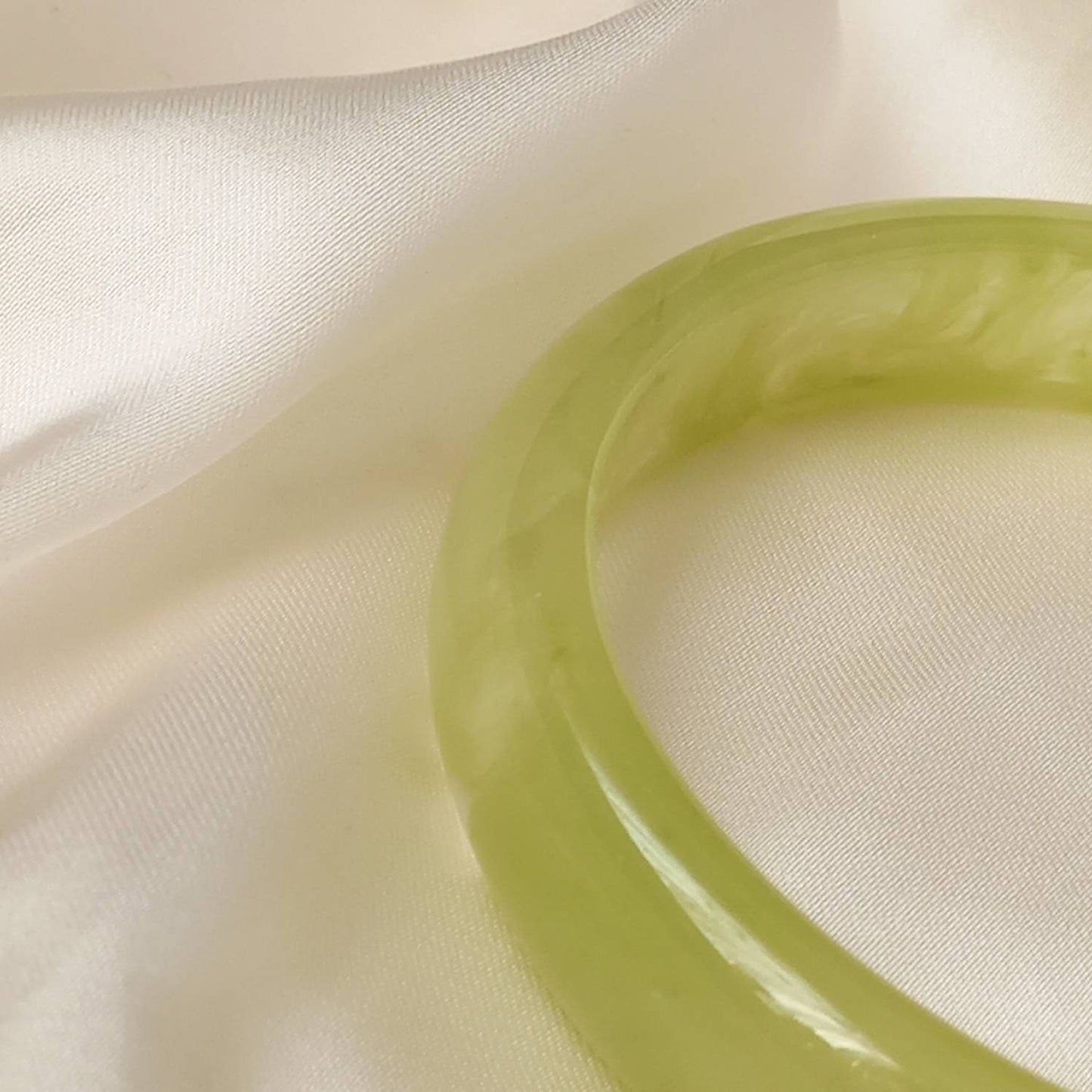 Chunky Green Resin Bracelet - Chunky Bracelet, Resin Bracelet, Lime Green Bracelet, Thick Bracelet, Chunky jewellery, Resin Jewellery