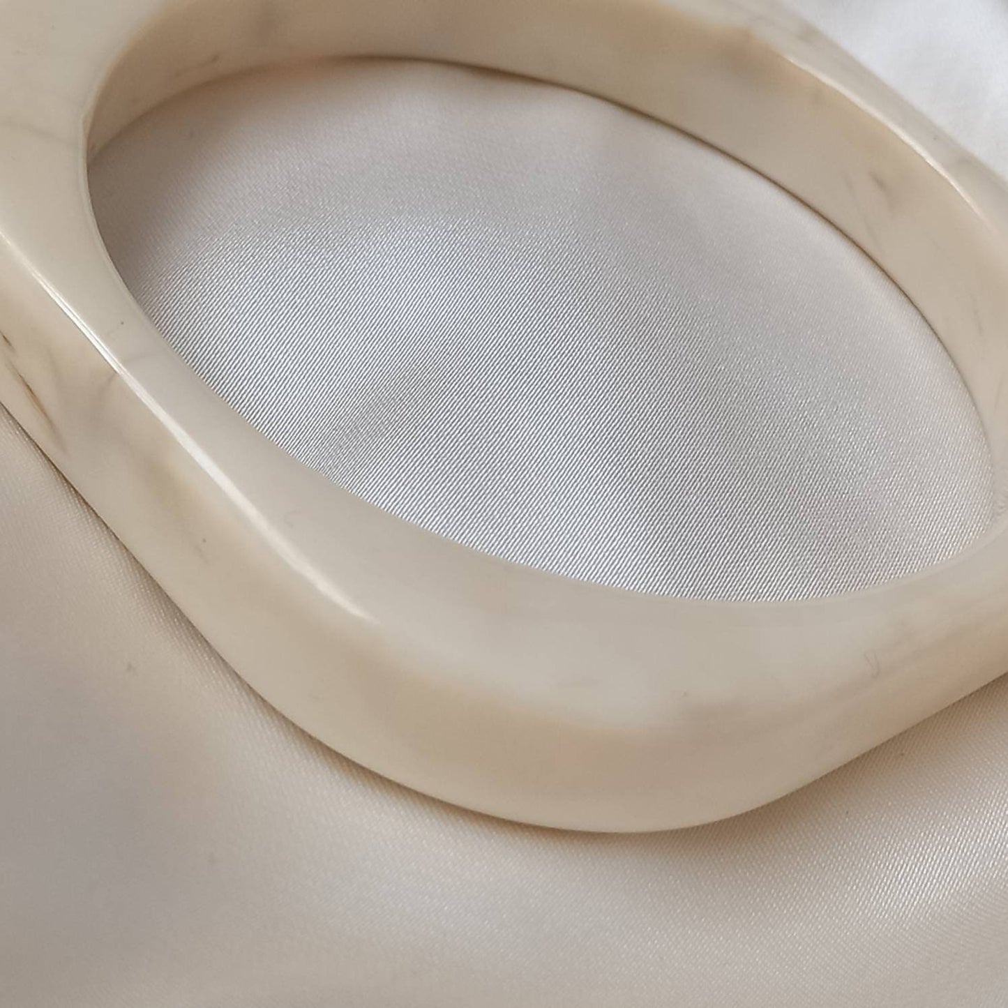 Chunky Square Resin Cream Bracelet - Chunky Bracelet,Resin Bracelet,White Bracelet,Chunky jewellery,Resin Jewellery,Chunky Bangle