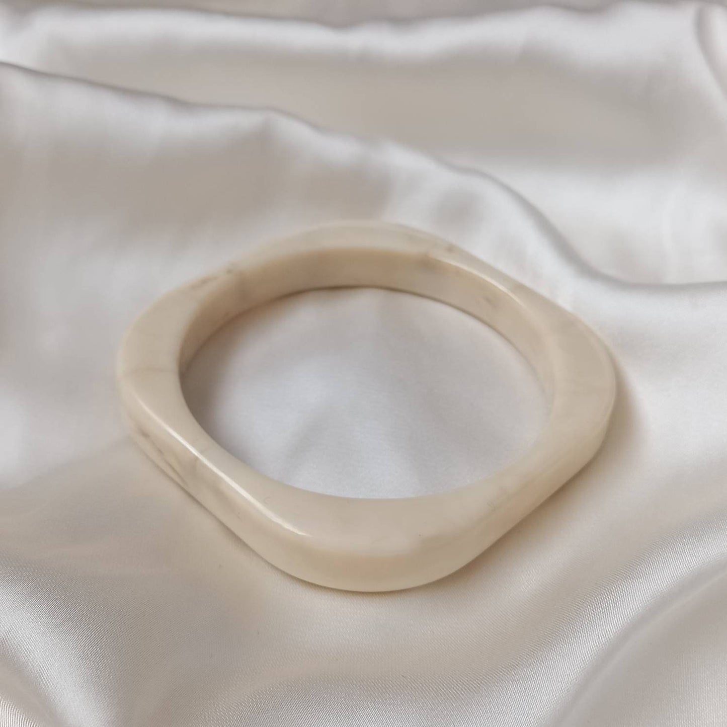 Chunky Square Resin Cream Bracelet - Chunky Bracelet,Resin Bracelet,White Bracelet,Chunky jewellery,Resin Jewellery,Chunky Bangle