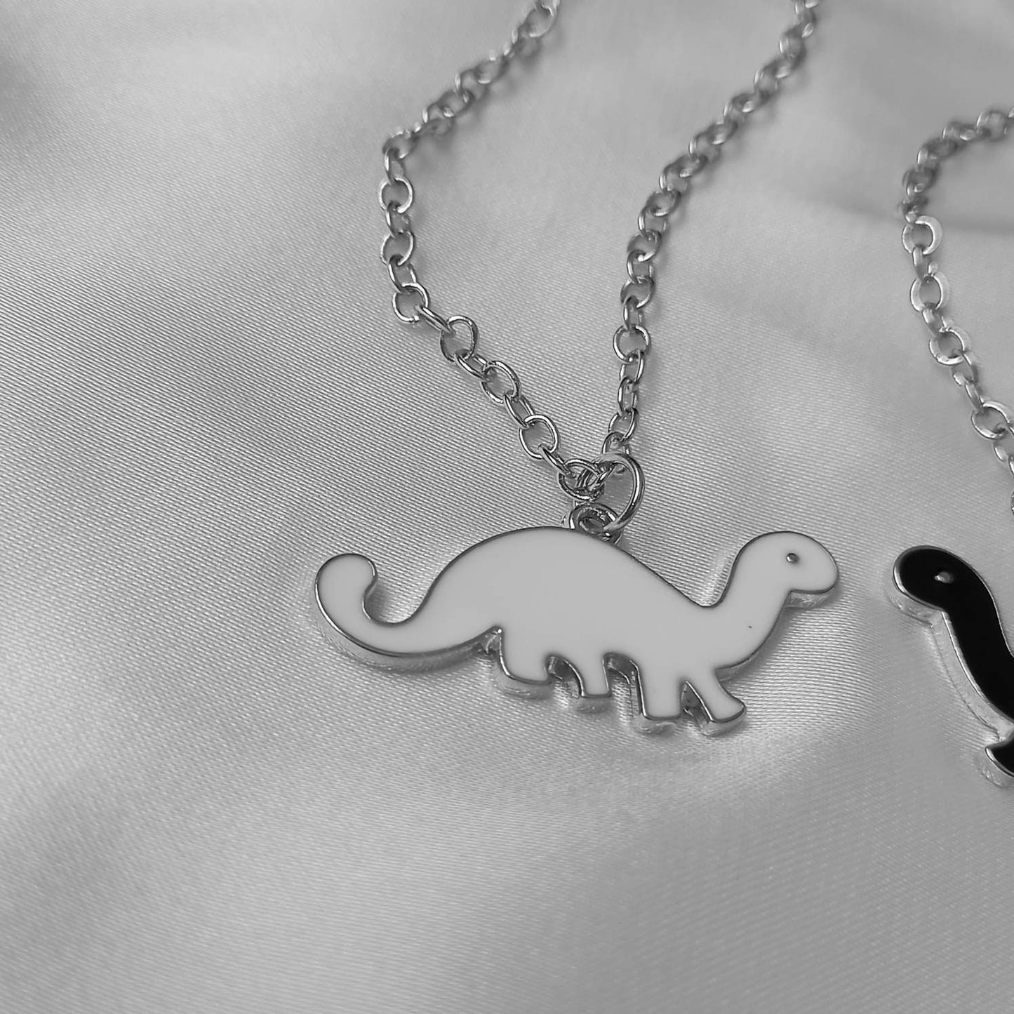 2 Piece Dinosaur Friendship Necklace Set - Bestie Necklace,Matching Necklaces,2 Best Friends Necklace,Novelty Friendship Necklace Set,Gift