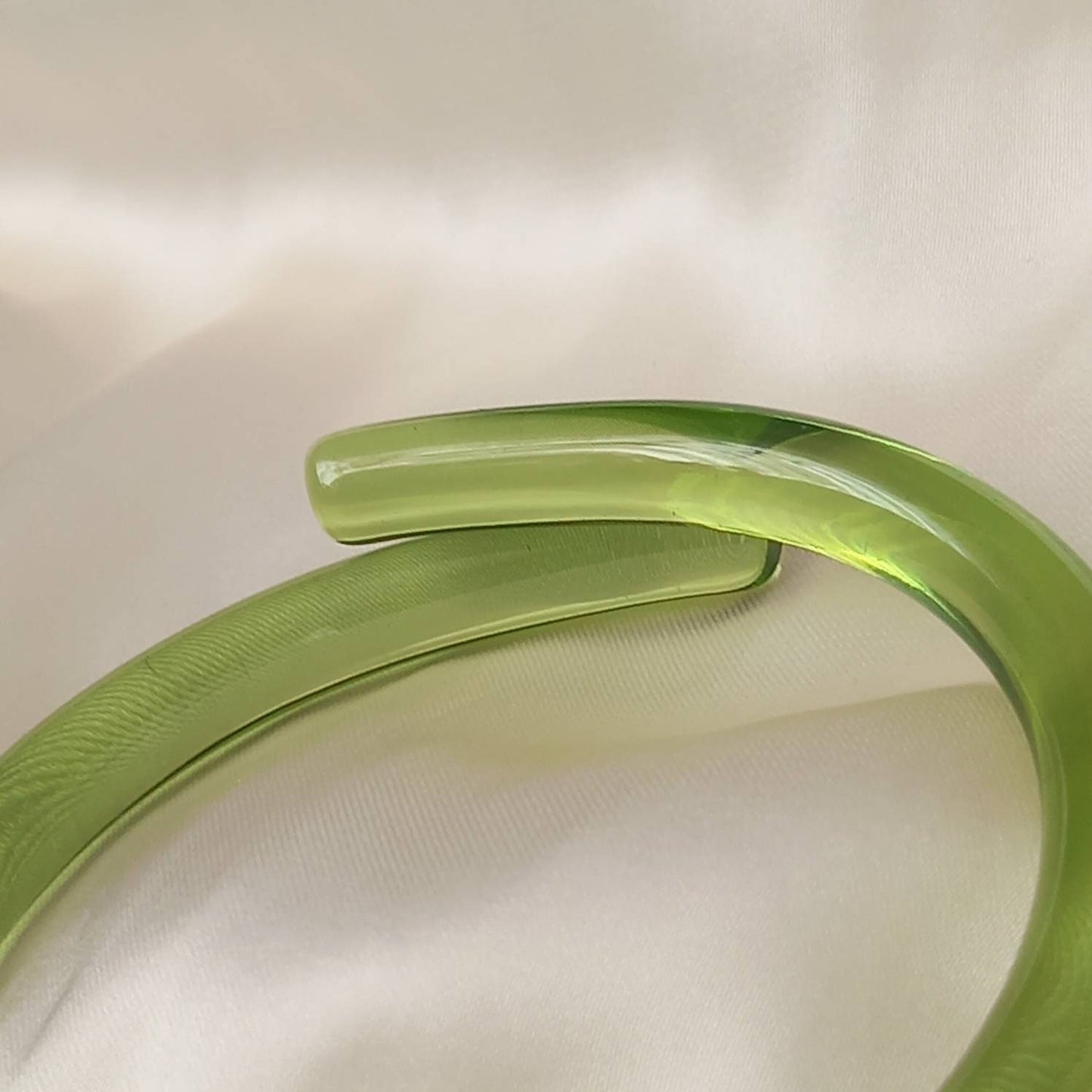 Chunky Green Resin Bracelet - Chunky Bracelet, Resin Bracelet, Emerald Green Bracelet, Thick Bracelet, Chunky jewellery, Resin Jewellery