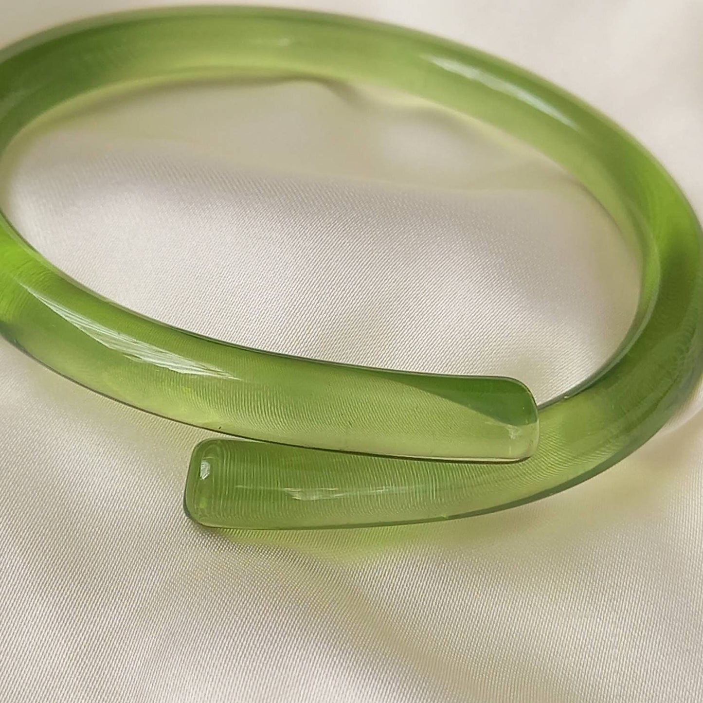 Chunky Green Resin Bracelet - Chunky Bracelet, Resin Bracelet, Emerald Green Bracelet, Thick Bracelet, Chunky jewellery, Resin Jewellery