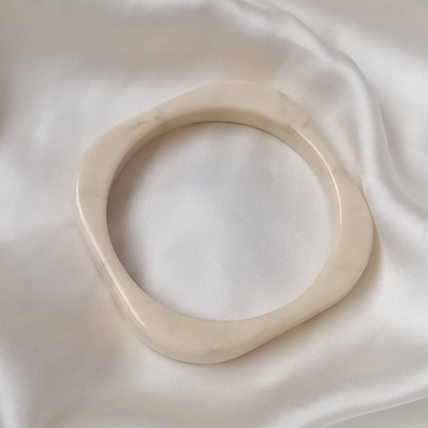 Chunky Square Resin Cream Bracelet - Chunky Bracelet,Resin Bracelet,White Bracelet,Chunky jewellery,Resin Jewellery,Chunky Bangle