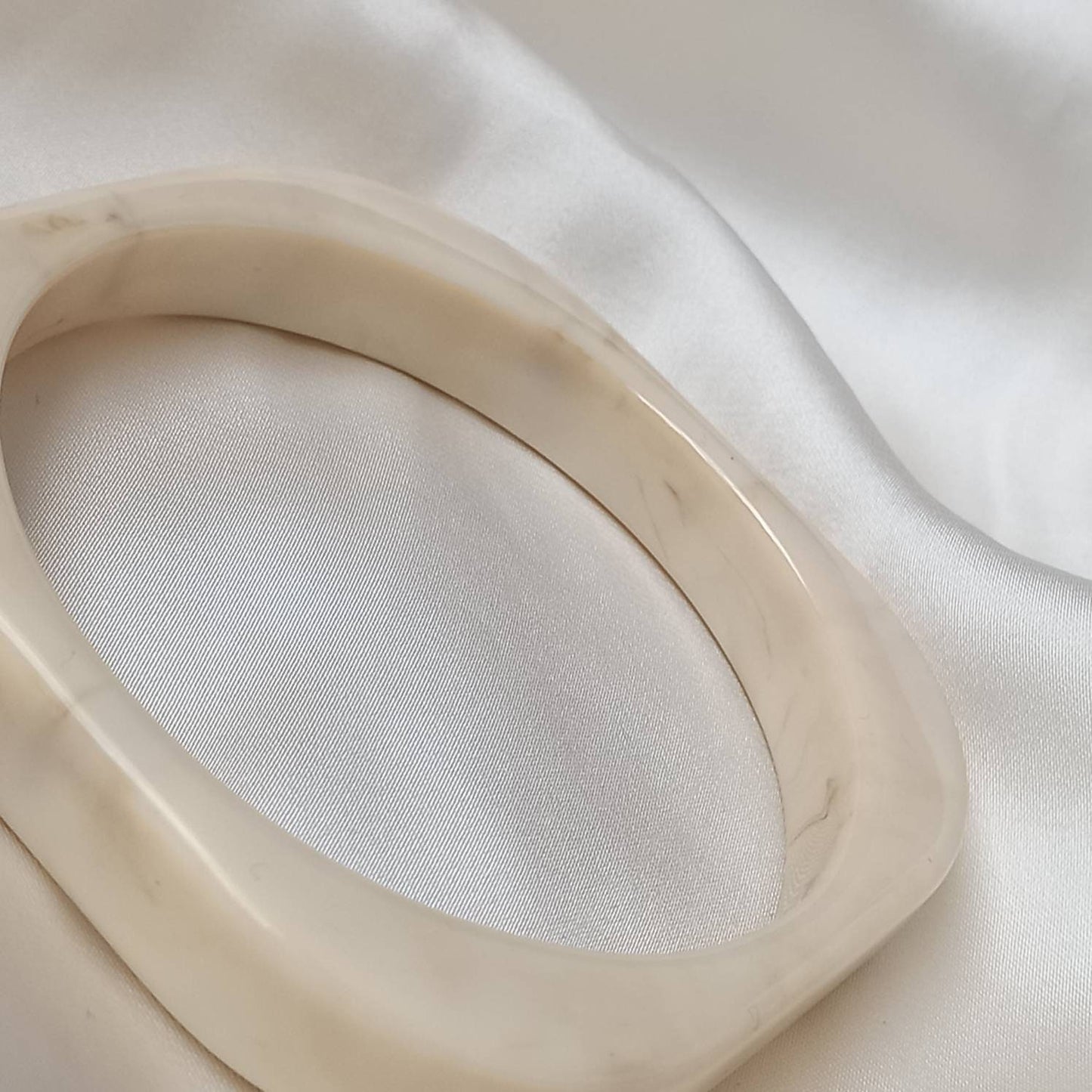 Chunky Square Resin Cream Bracelet - Chunky Bracelet,Resin Bracelet,White Bracelet,Chunky jewellery,Resin Jewellery,Chunky Bangle