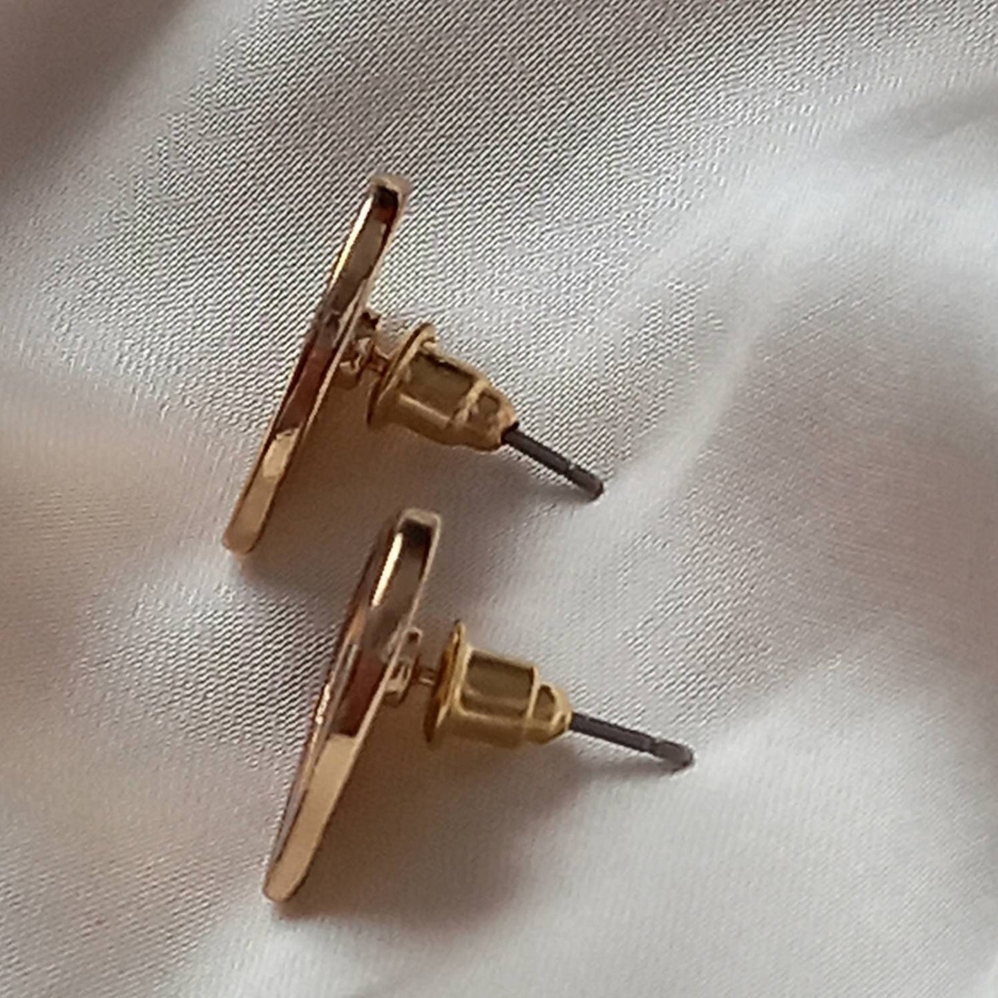 Brown & Gold Retro Heart Stud Earrings - Brown 70's Style Earrings,Vintage Style,Brown Jewellery,Gold Earrings,Gold Heart Stud Earrings
