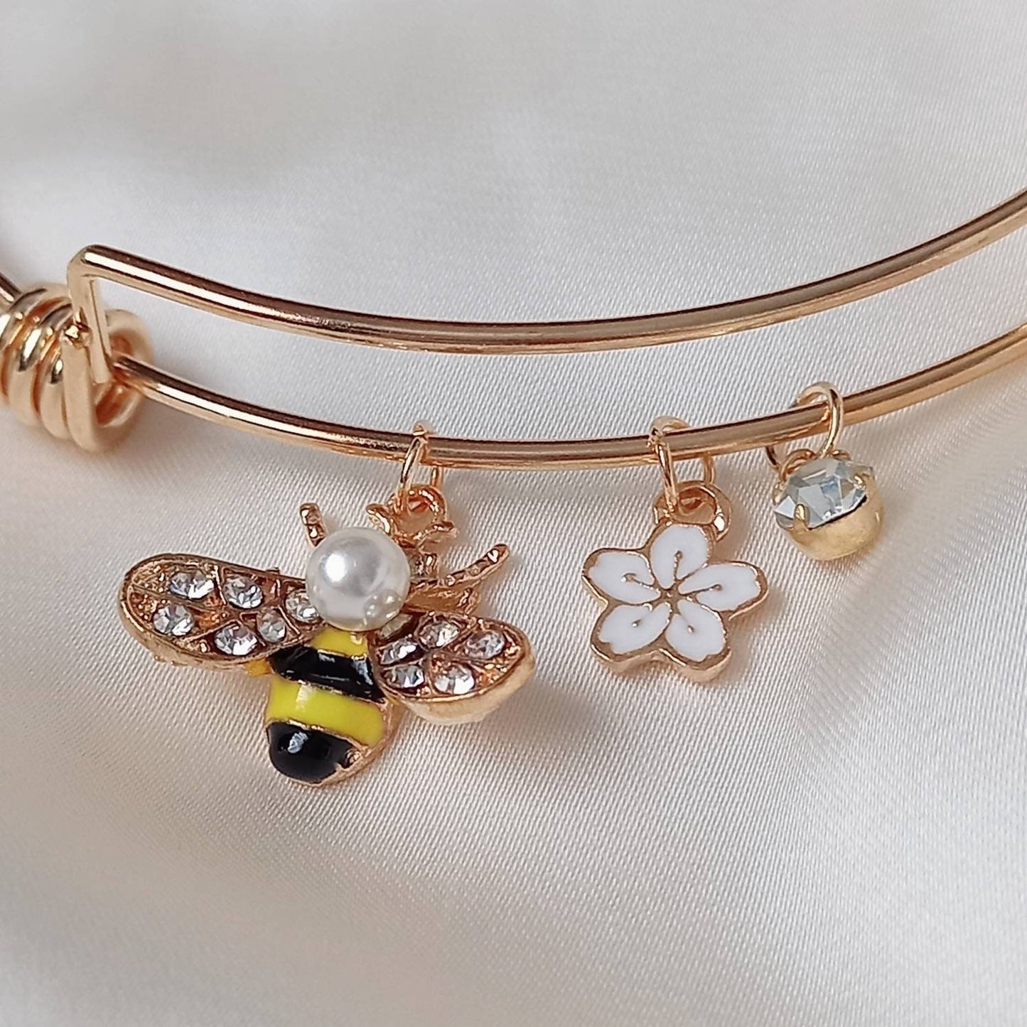 Gold Pearl Bee Bracelet - Pearl Jewellery, Accessories, Bee Bracelet, Bead Bracelet, Classy Bracelet, Cute Bracelet, Bee Jewelley,Bumble Bee