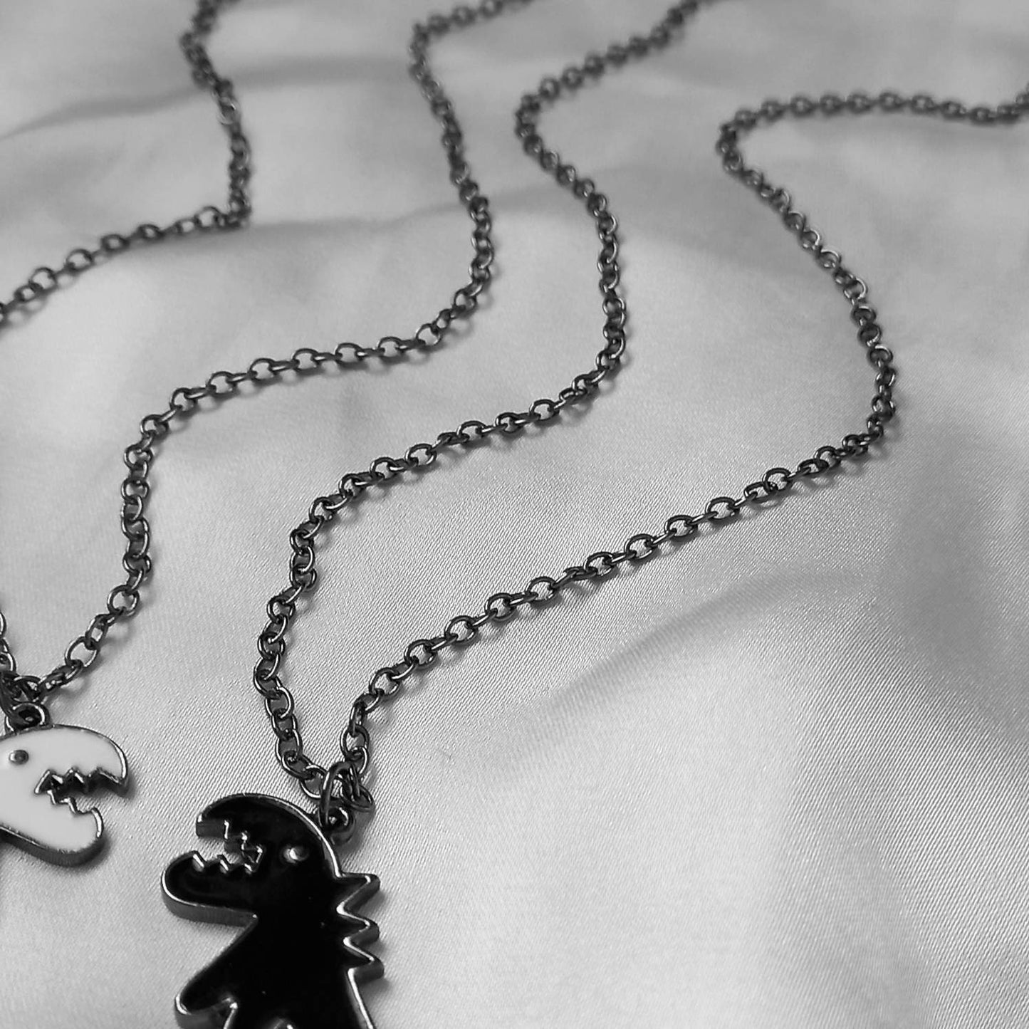 2 Piece Dinosaur Friendship Necklace Set - Bestie Necklace,Matching Necklaces,2 Best Friends Necklace,Novelty Friendship Necklace Set,Gift