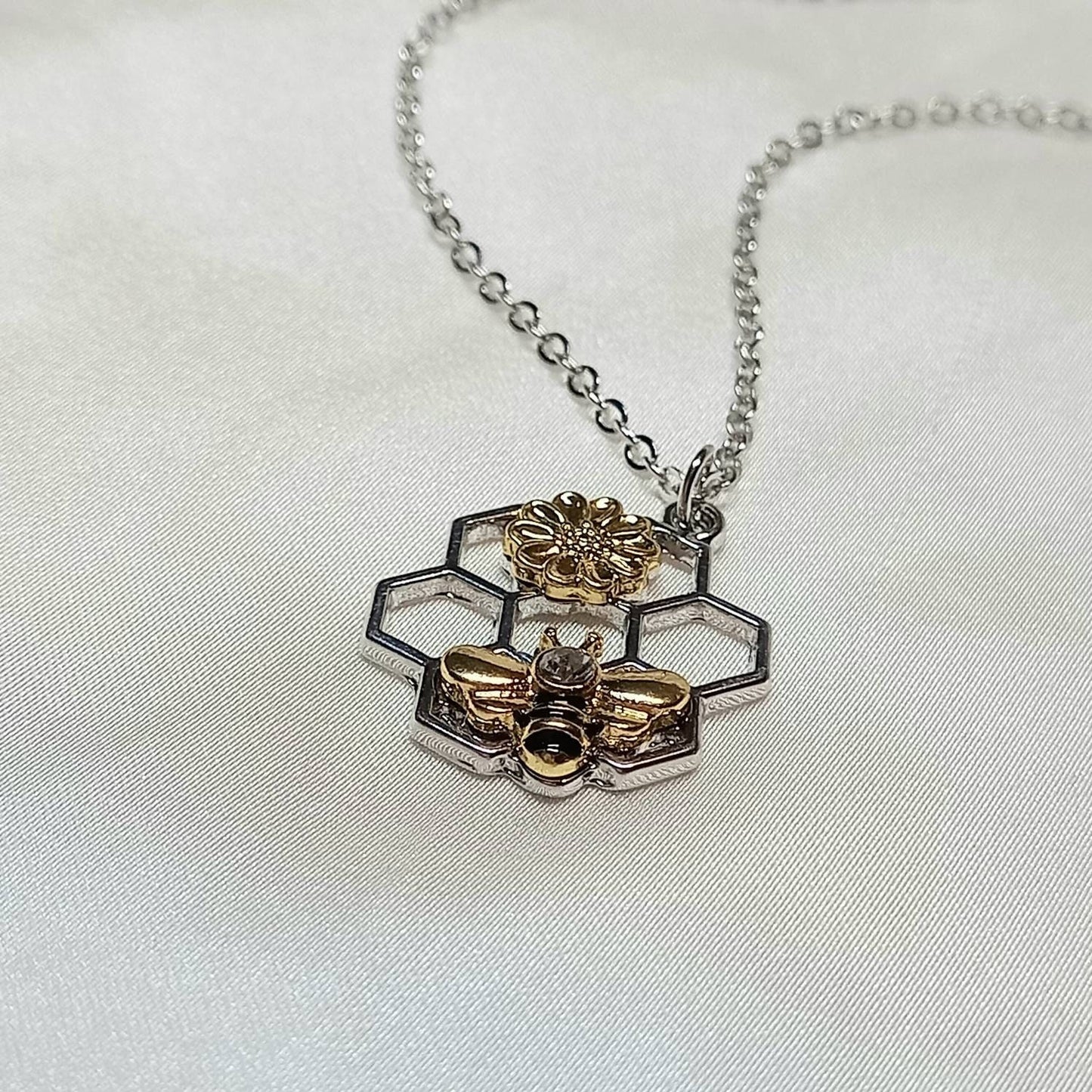 Silver Bumble Bee Necklace - Gold Jewellery, Gold Bee Necklace, Bee Jewelley, Silver Necklace, Bee Charm Necklace, Honeycomb Necklace