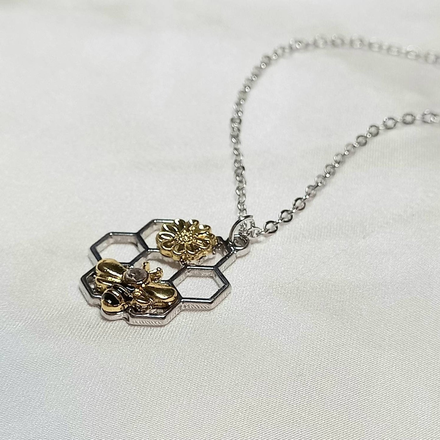 Silver Bumble Bee Necklace - Gold Jewellery, Gold Bee Necklace, Bee Jewelley, Silver Necklace, Bee Charm Necklace, Honeycomb Necklace