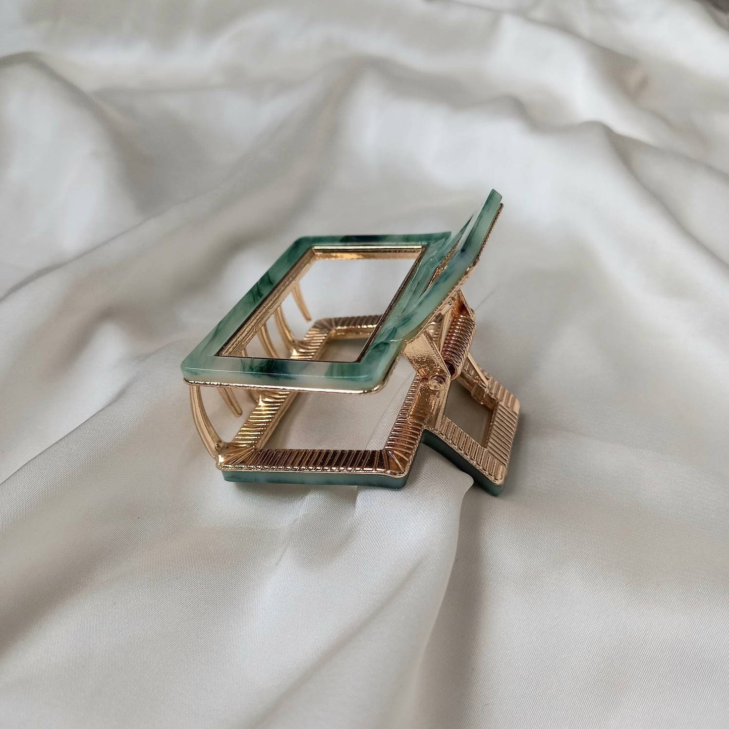 Small Green Hair Clamp- Hair Clip, Green Hair Accessories, Green Hair Claw, Minimalistic Hair Clips, Funky Hair Clip, Hair Clips In The UK