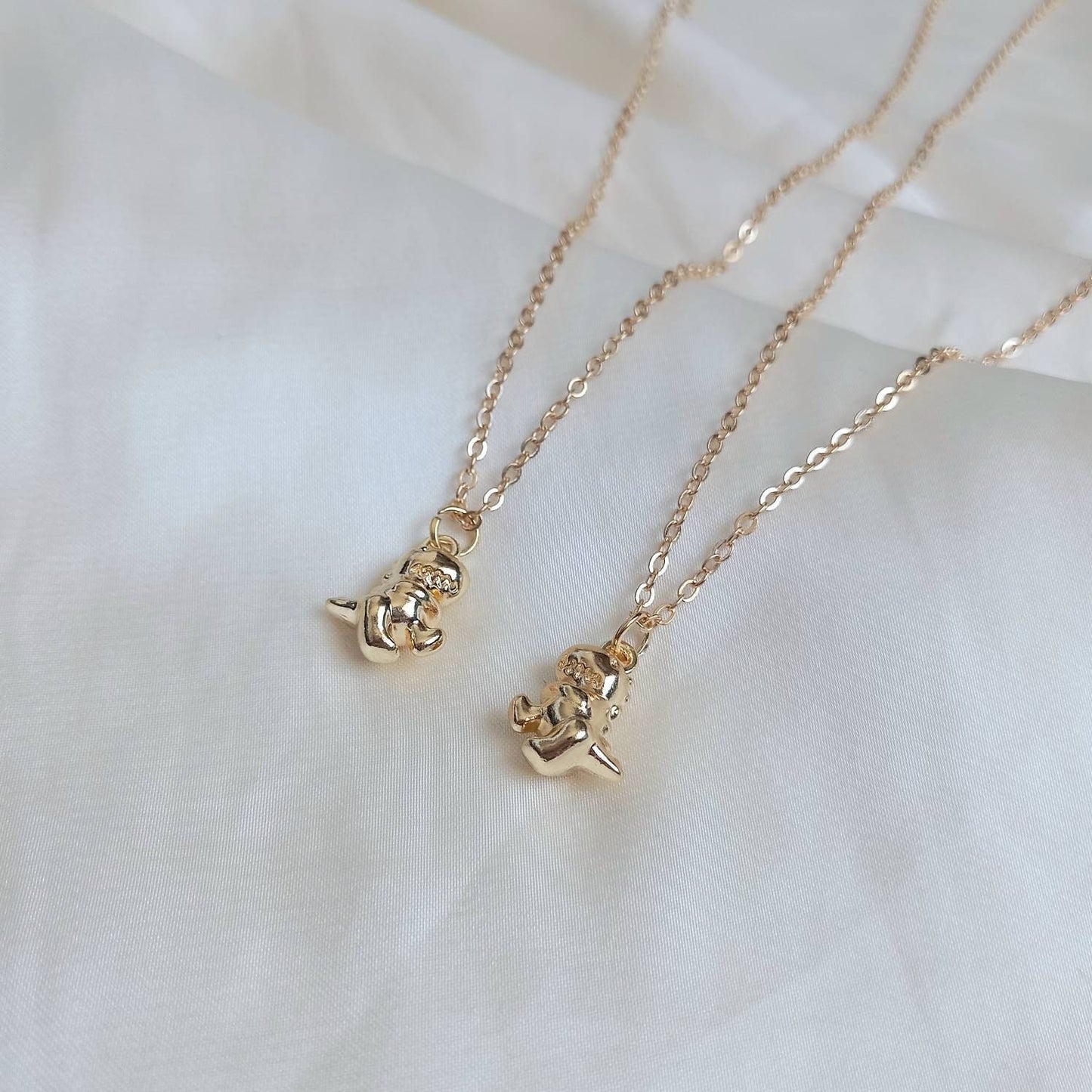 2 Piece Dinosaur Friendship Necklace Set - Bestie Necklace,Matching Necklaces,2 Best Friends Necklace,Novelty Friendship Necklace Set,Gift