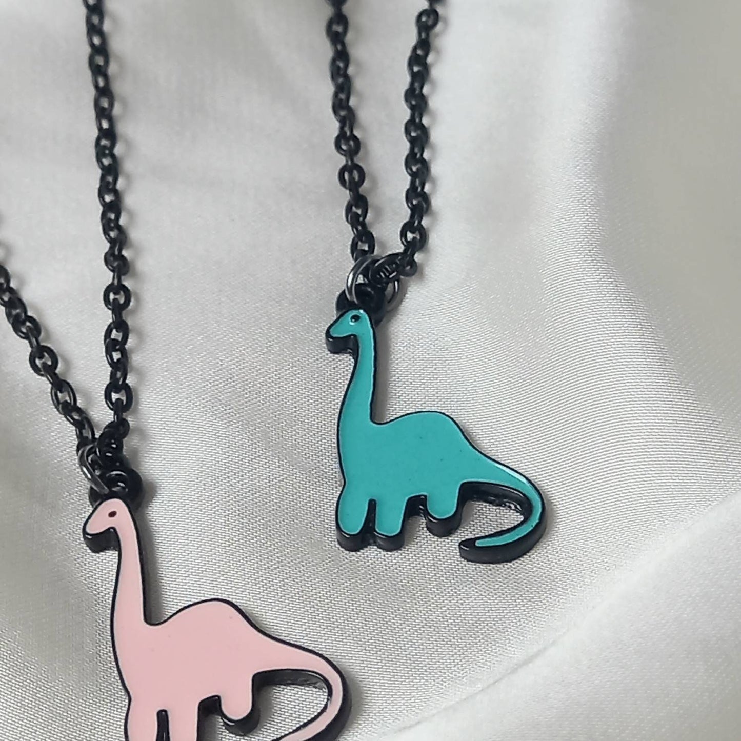 2 Piece Dinosaur Friendship Necklace Set - Bestie Necklace,Matching Necklaces,2 Best Friends Necklace,Novelty Friendship Necklace Set,Gift