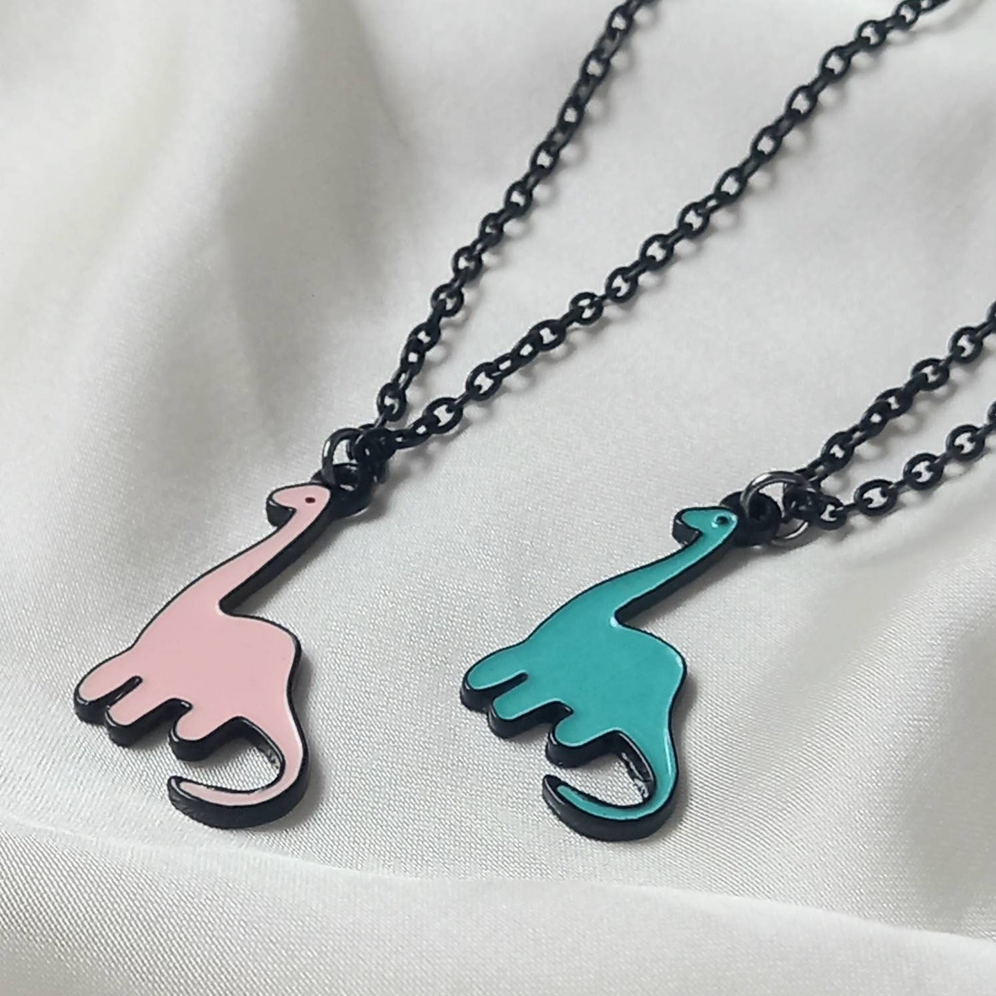 2 Piece Dinosaur Friendship Necklace Set - Bestie Necklace,Matching Necklaces,2 Best Friends Necklace,Novelty Friendship Necklace Set,Gift