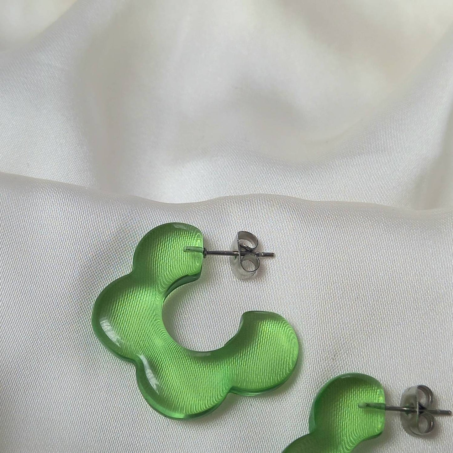 Green Flower Drop Earrings - Green Flower Earrings In The UK,Flower Jewlellery In The UK,Retro Earrings,70's Earrings,Green Earrings, Floral