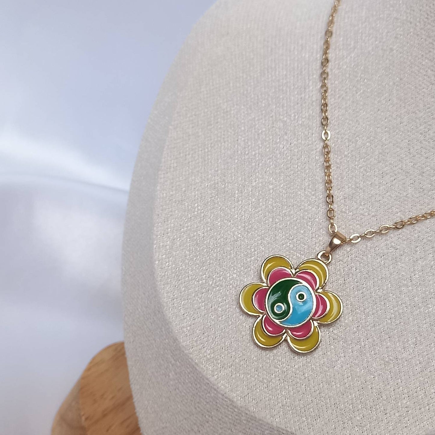 Gold Flower Yin & Yang Necklace - Yin And Yang Necklaces,Retro Flower Necklace,Gold Necklaces In The UK,Gold Jewellery In The UK, Funky