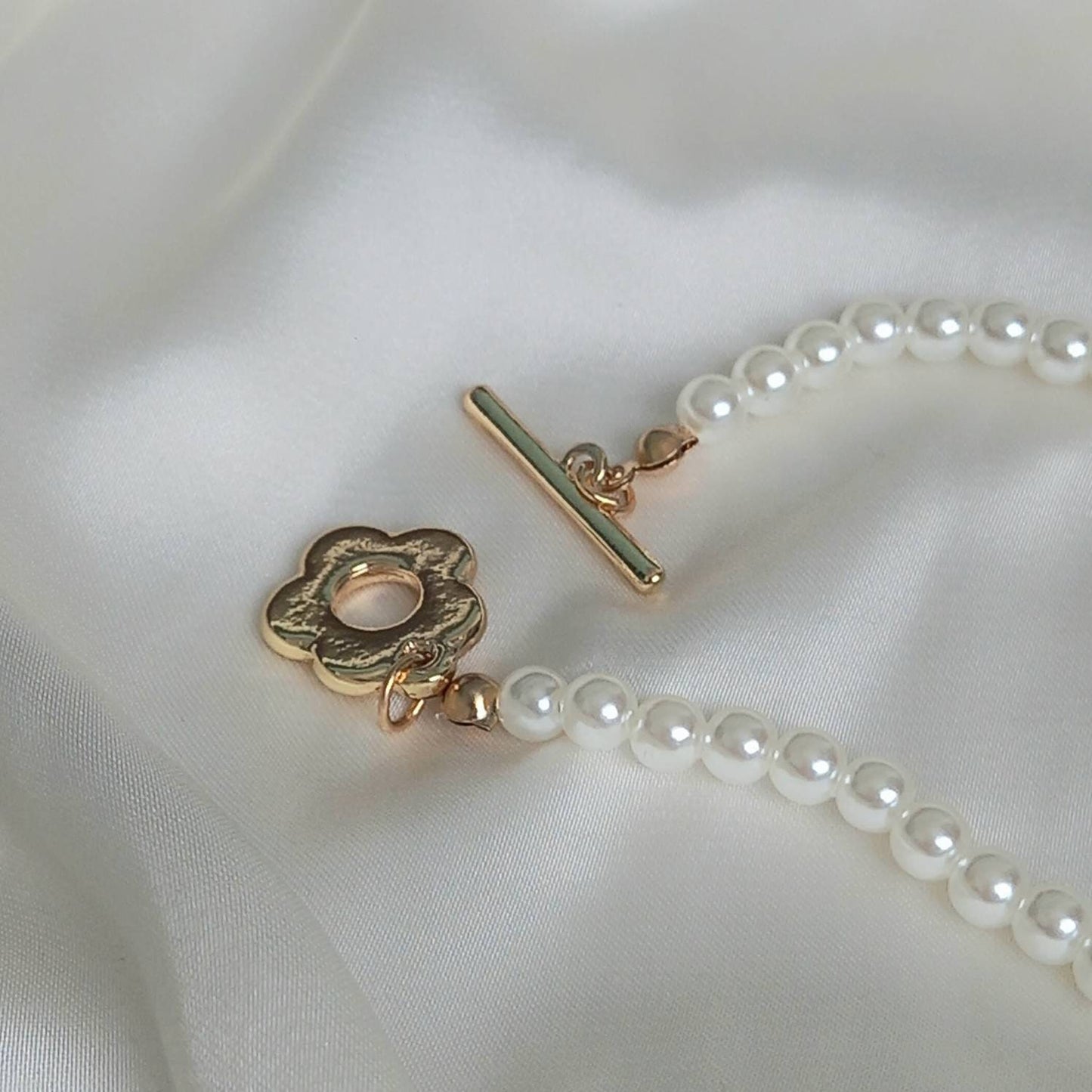 Faux Pearl Daisy Bracelet - Pearl Jewellery, Accessories, Flower Bracelet, Bead Bracelet, Classy Bracelet, Cute Bracelet, Daisy Jewelley