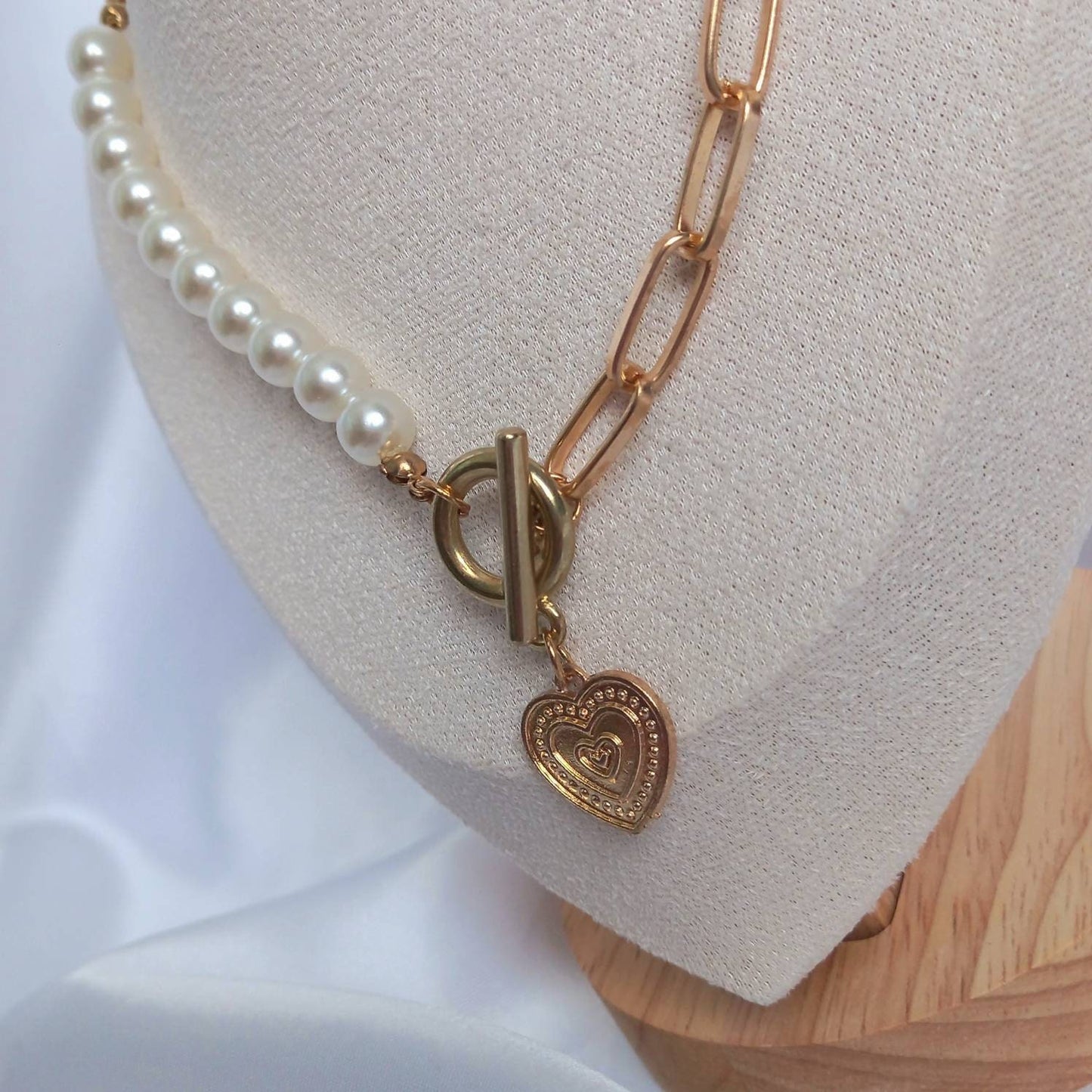 Gold Chain & Pearl Necklace - Faux Pearl Necklaces In The UK,Chunky Necklace,Chunky Jewellery,Gold Jewellery In The UK,Gold Necklaces