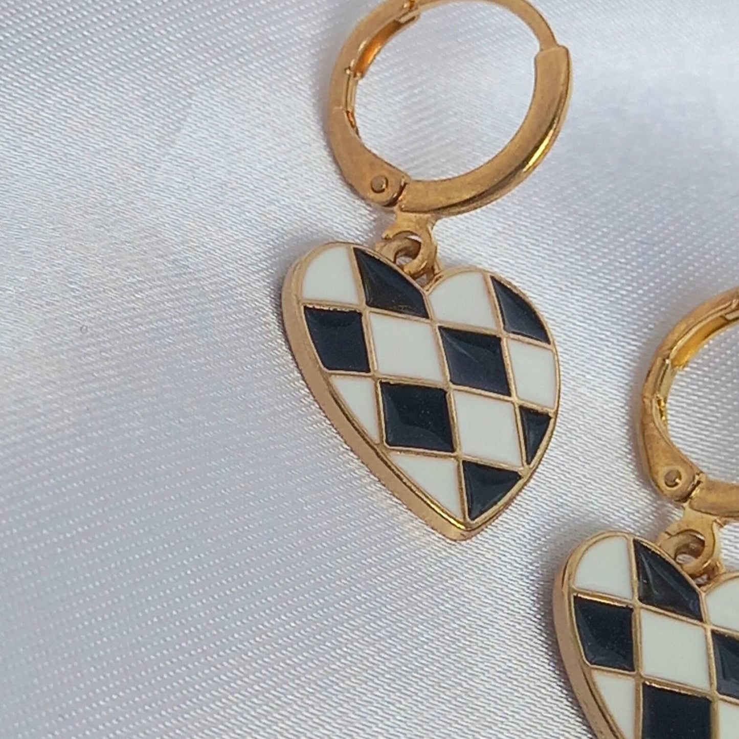 Black & White Retro Heart Drop Earrings - Black Heart Earrings In The UK,70's Style Earrings,Vintage Style,Black Checkered Jewellery,Gold