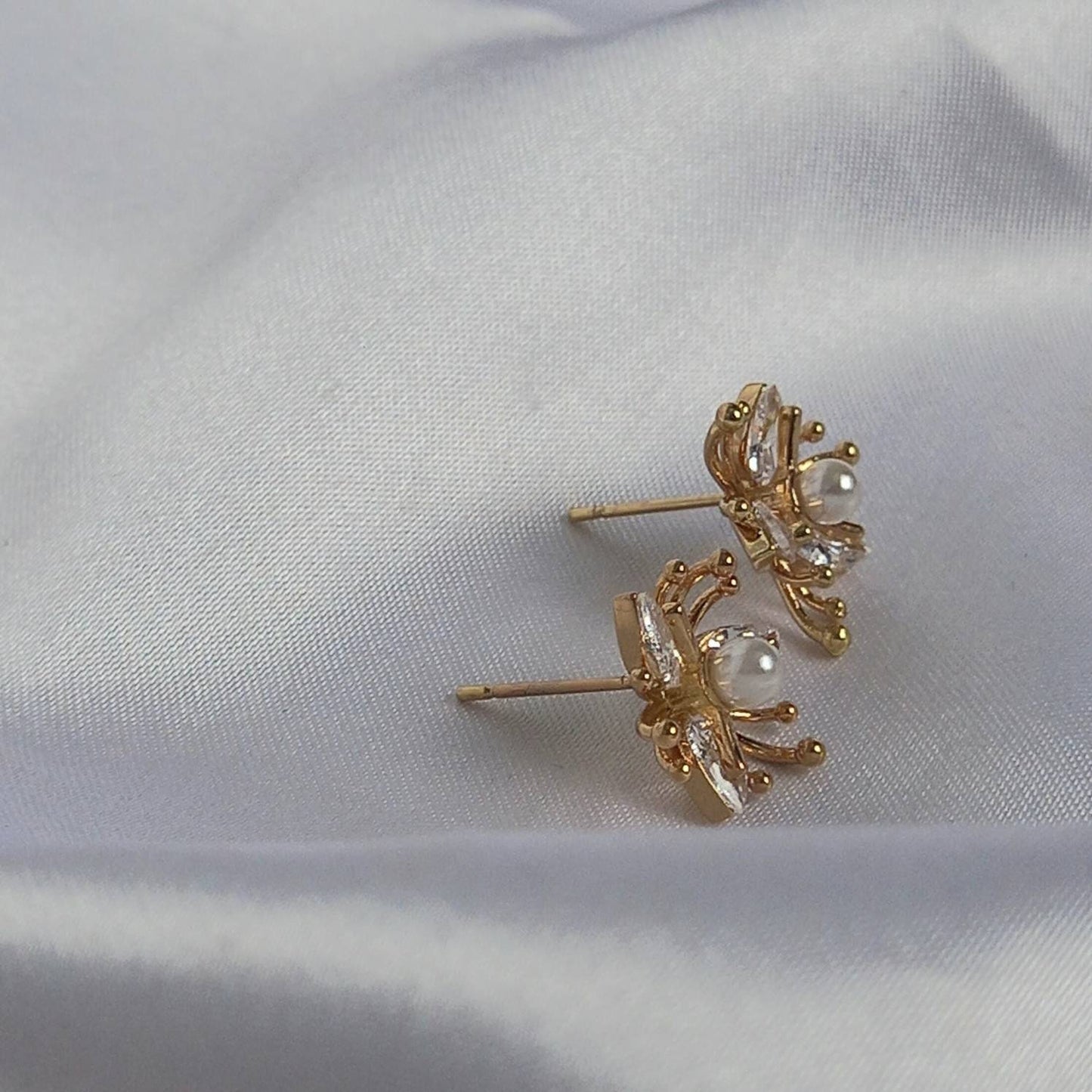 Gold Flower Stud Earrings - Flower Earrings,Flower Jewlellery,Small Gold Earrings,Pearl Earrings,Gold Stud Earrings In The UK,Gold Jewellery