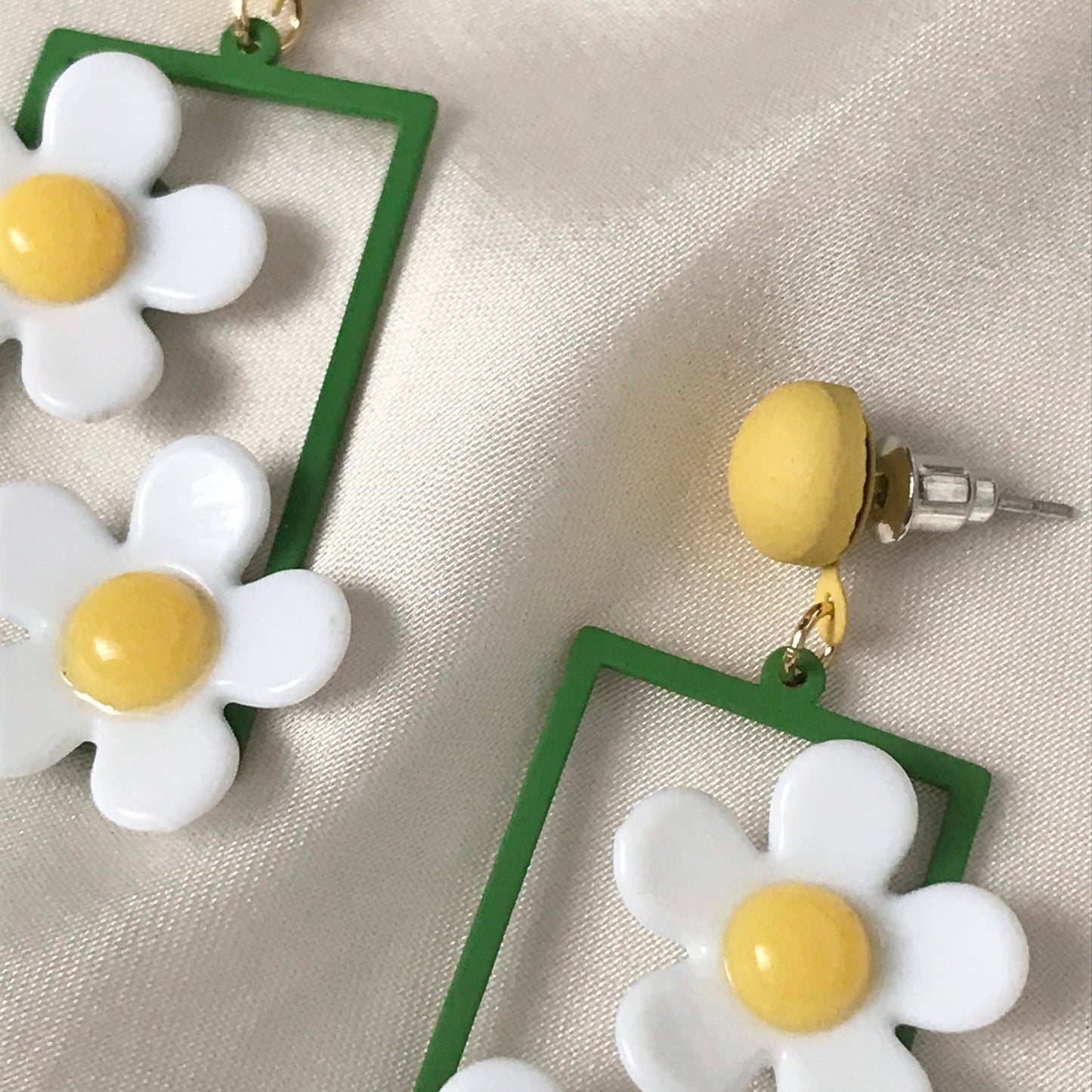 Daisy Drop Earrings - Hanging Jewellery, Accessories,Flower Earrings,Flower Jewlellery,White Flower Earrings, Green Frame Statement Earrings