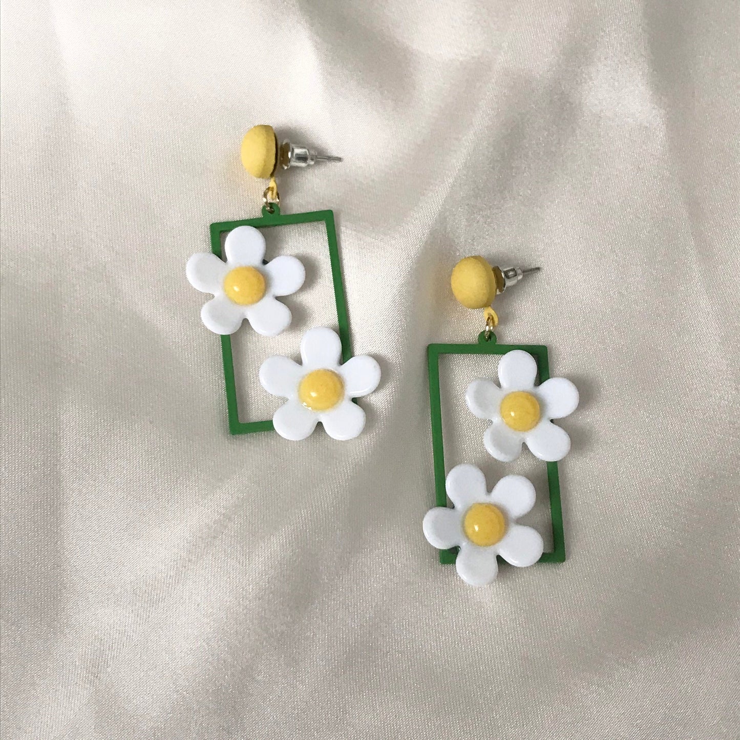 Daisy Drop Earrings - Hanging Jewellery, Accessories,Flower Earrings,Flower Jewlellery,White Flower Earrings, Green Frame Statement Earrings
