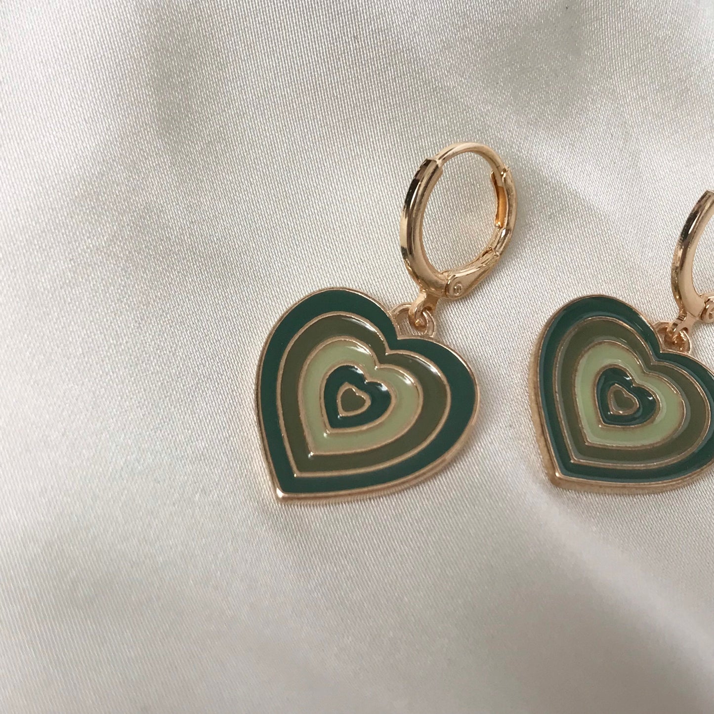 Green & Gold Retro Heart Drop Earrings -  70's Style Earrings, Vintage Style, Hanging Jewellery,Accessories,Green Jewellery,Gold Earrings