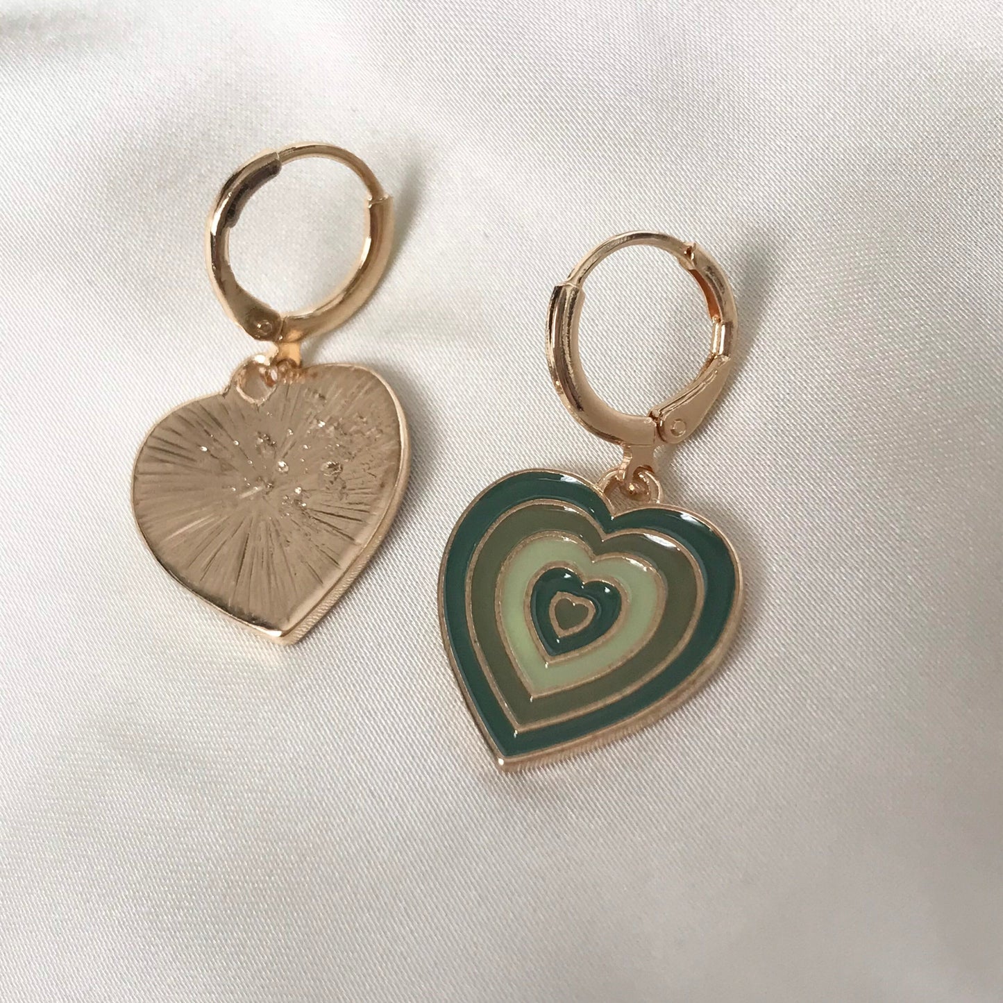 Green & Gold Retro Heart Drop Earrings -  70's Style Earrings, Vintage Style, Hanging Jewellery,Accessories,Green Jewellery,Gold Earrings