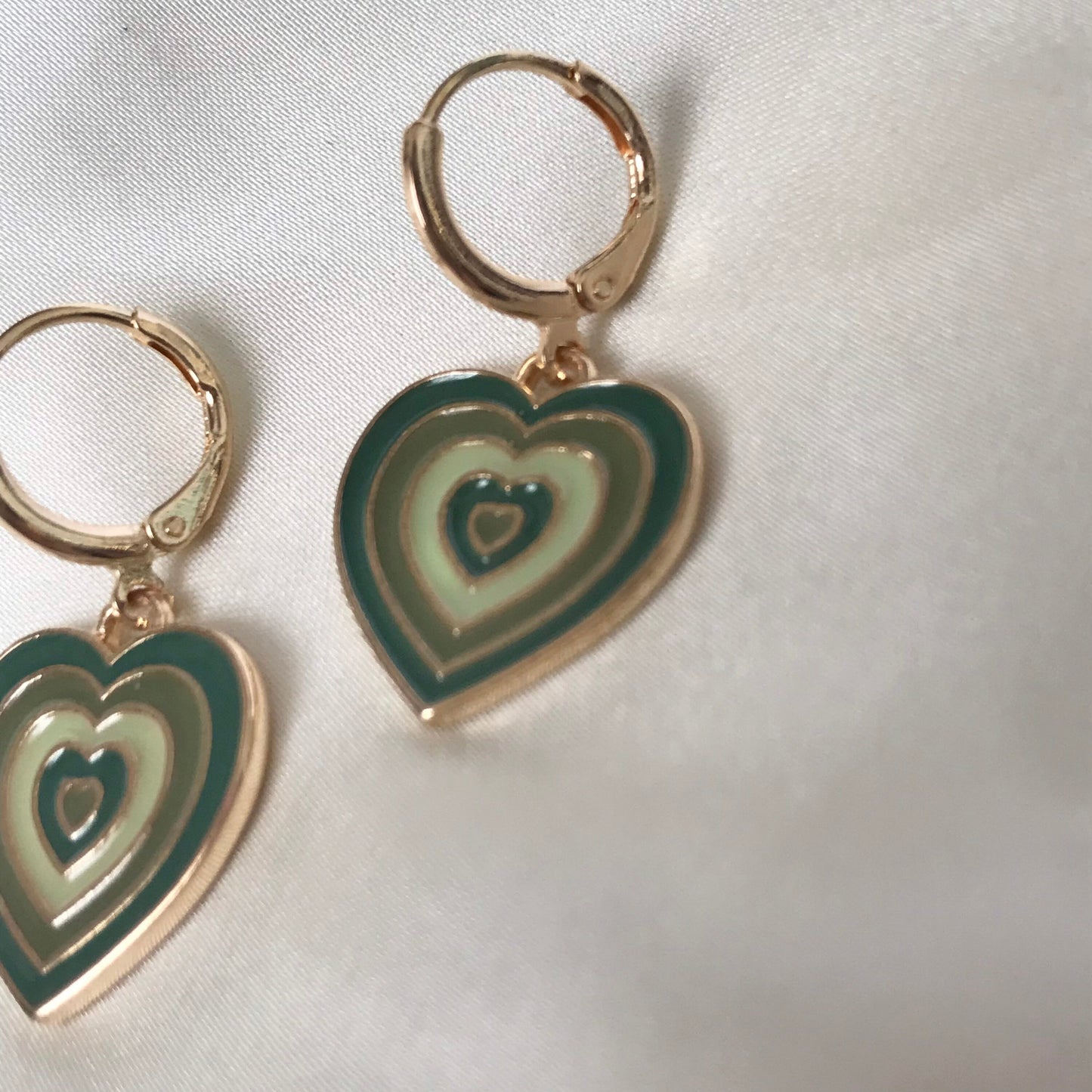 Green & Gold Retro Heart Drop Earrings -  70's Style Earrings, Vintage Style, Hanging Jewellery,Accessories,Green Jewellery,Gold Earrings