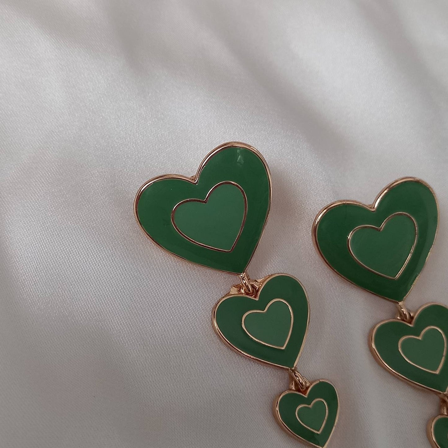 Green & Gold Retro Heart Drop Earrings -  70's Style Earrings, Vintage Style, Hanging Jewellery,Accessories,Green Jewellery,Gold Earrings