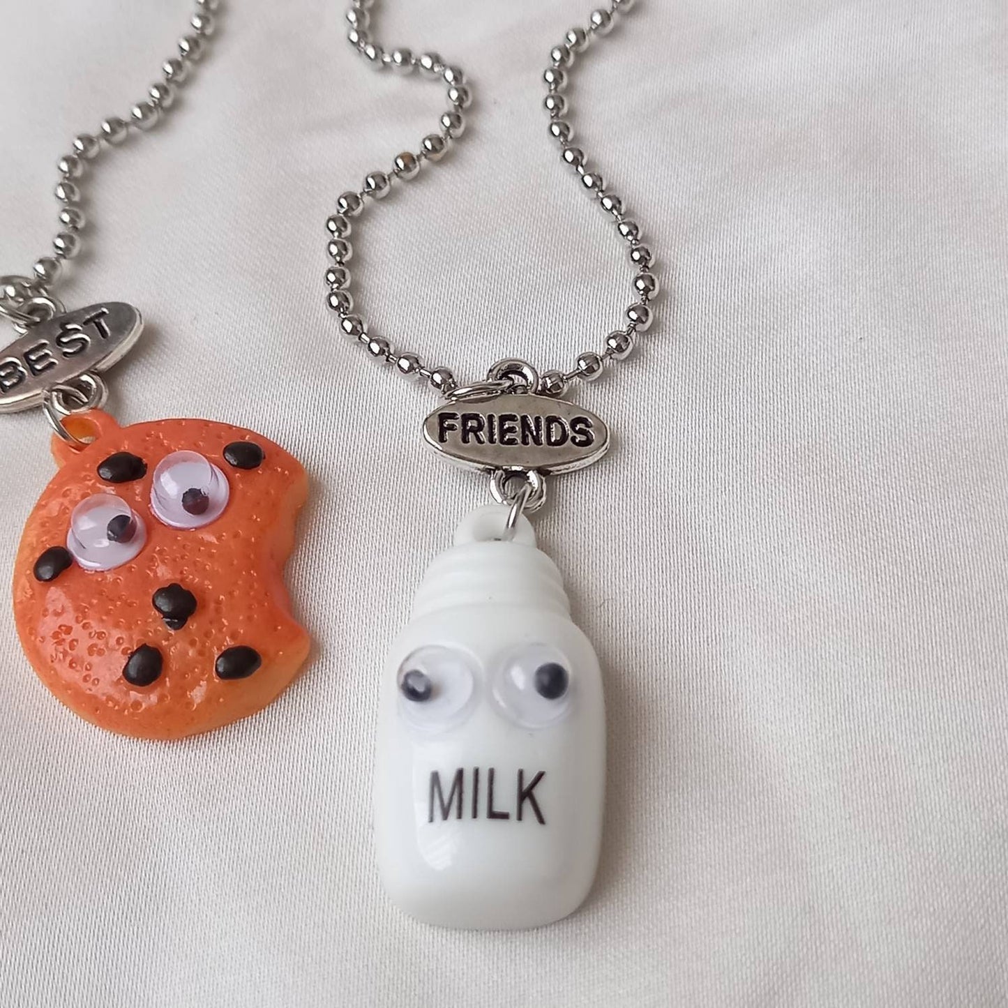 2 Piece Friendship Necklace Set - Bestie Necklace, Matching Necklaces, 2 Best Friends Necklace, Novelty Friendship Necklace Set, Funny Gift