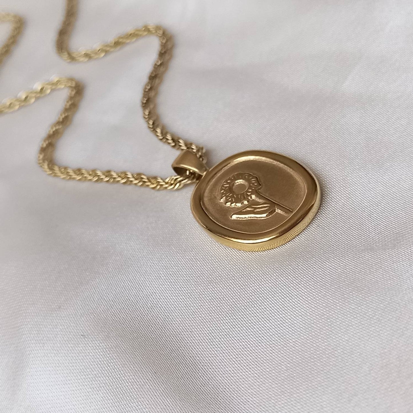 18K Gold Flower Charm Necklace - Gold Jewellery,Gold Accessories,Gold Pendant Necklace,Drop Necklace,Charm Necklace,Flower Pendant Jewellery