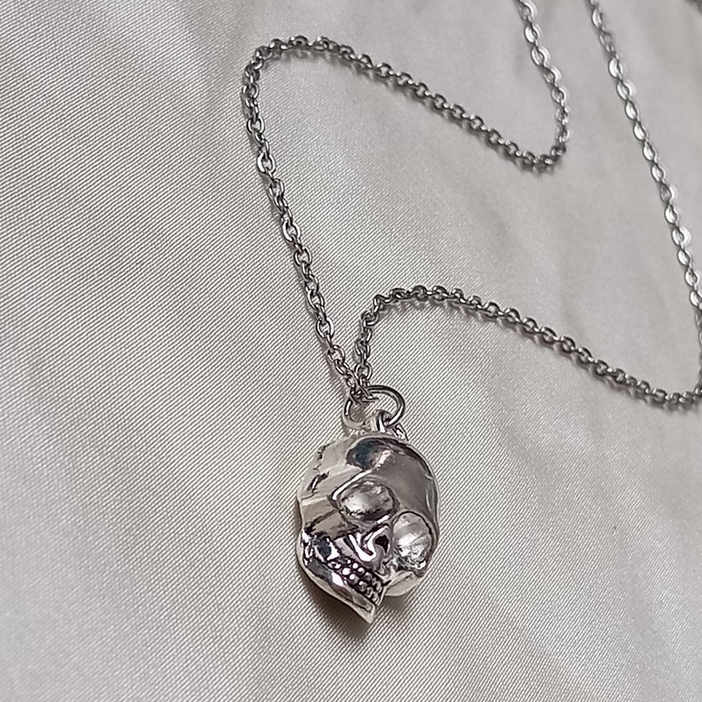 Silver Chain Skull Necklace - Skull Jewellery, Halloween Jewellery, Halloween Costumes,Halloween Accessories,Halloween Outfit,Skull Necklace