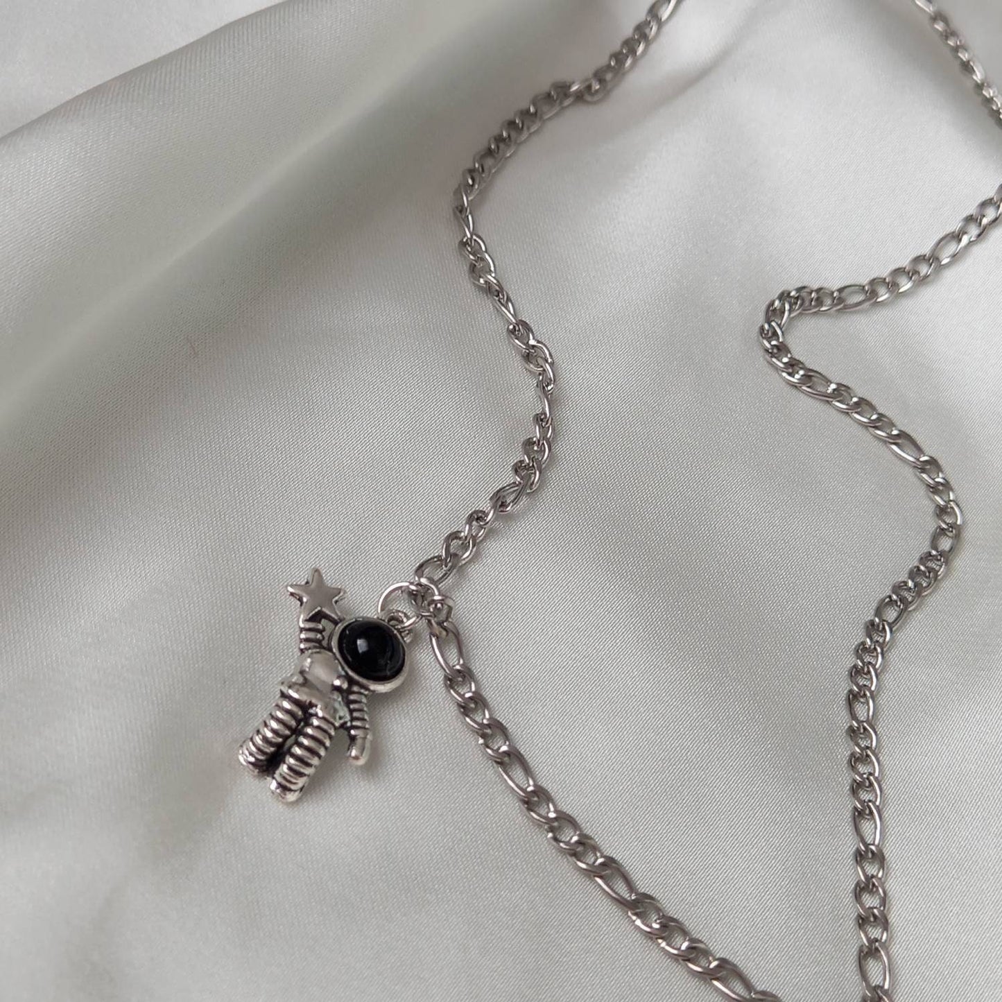 2 Piece Magnetic Astronaut Friendship Necklace Set - Bestie Necklace,Matching Necklaces,Best Friends Necklace,Novelty Necklace Set,Gift Set