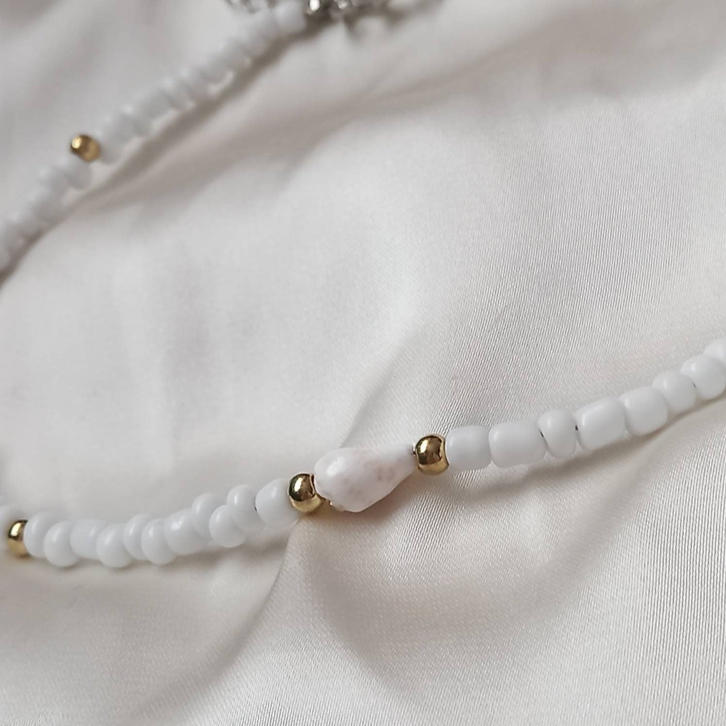 Faux Pearl & Shell Choker Necklace