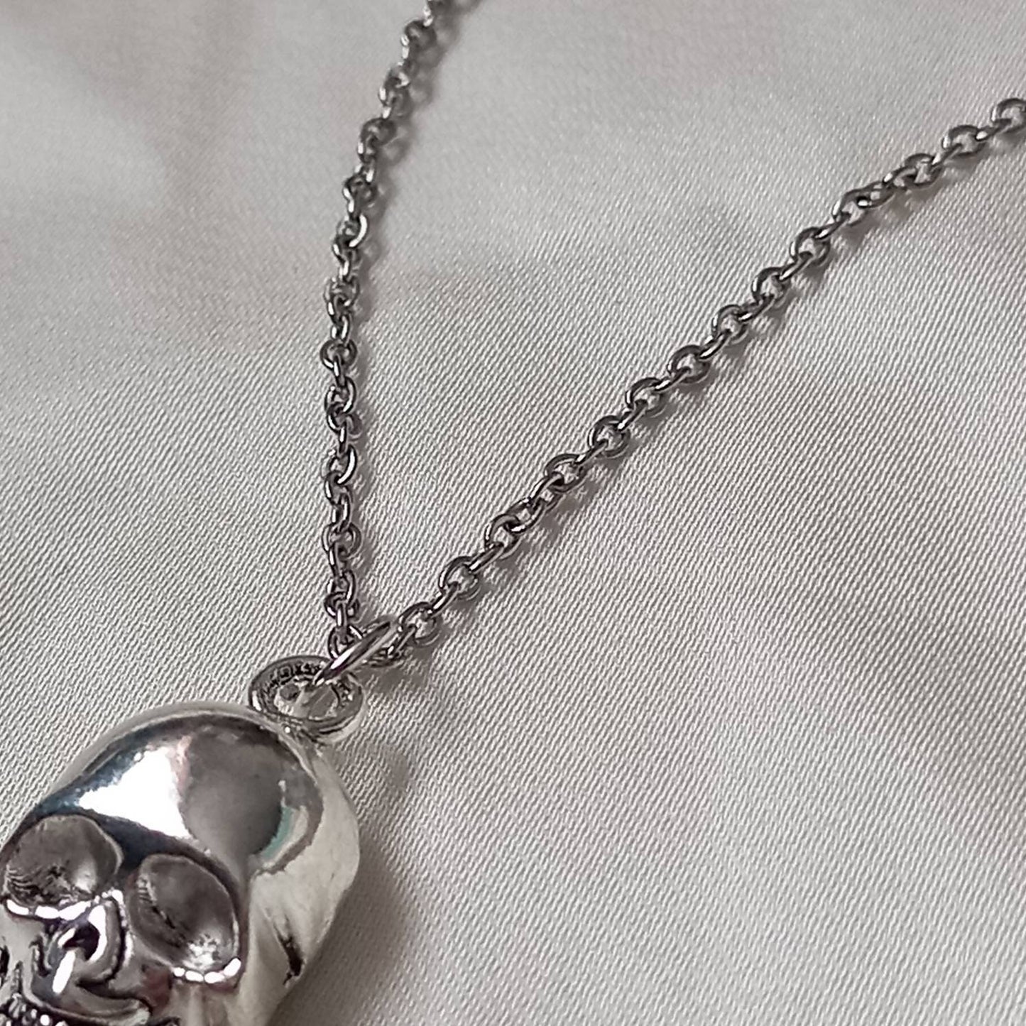 Silver Chain Skull Necklace - Skull Jewellery, Halloween Jewellery, Halloween Costumes,Halloween Accessories,Halloween Outfit,Skull Necklace
