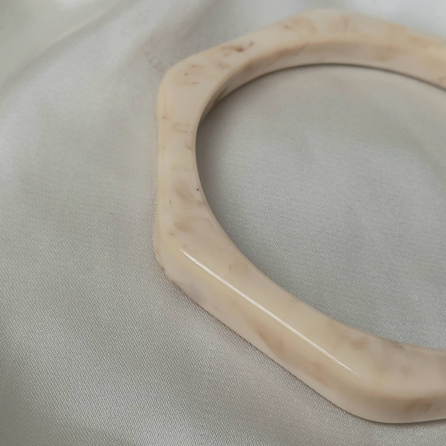 Chunky Resin Cream Bracelet - Chunky Bracelet,Resin Bracelet,White Bracelet,Thick Bracelet,Chunky jewellery,Resin Jewellery,Chunky Bangle