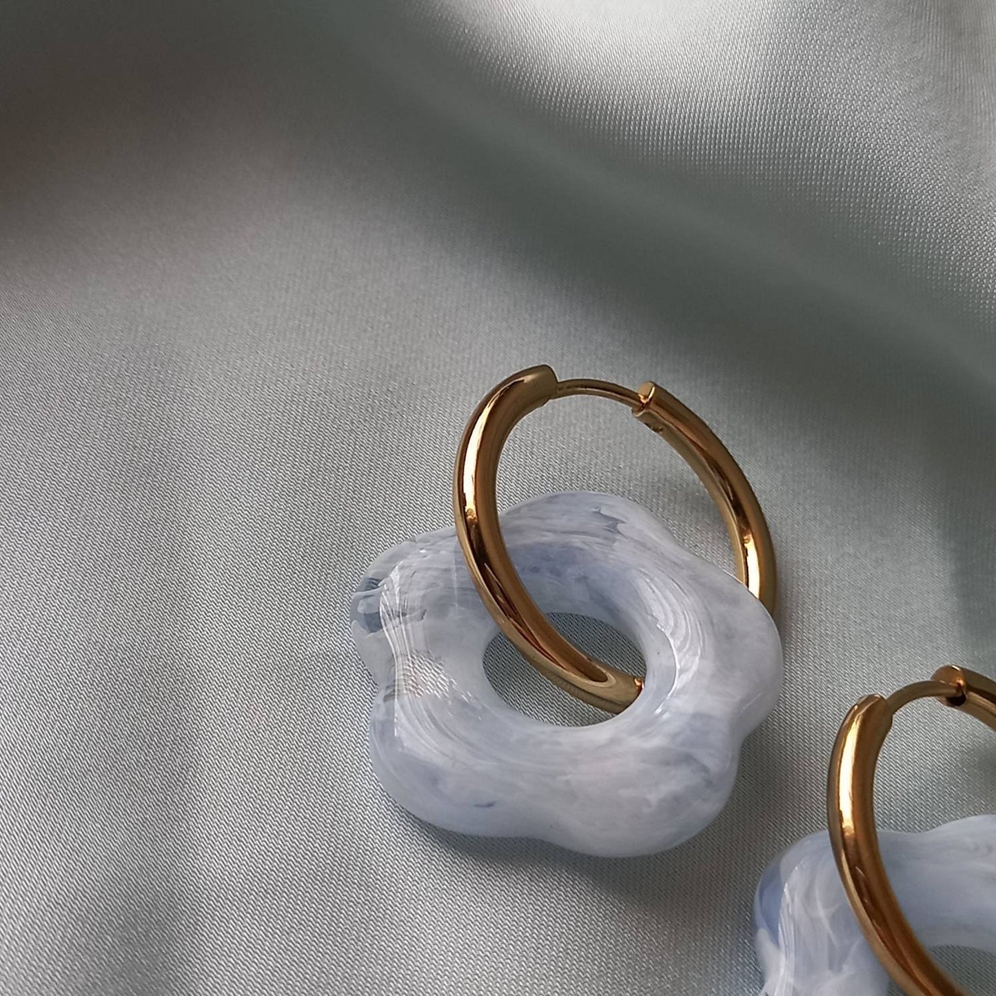 White & Gold Retro Flower Hoop Earrings -  70's Style Earrings, Small Gold Hoops, Vintage Style Earrings, Gold Jewellery,Gold Earrings