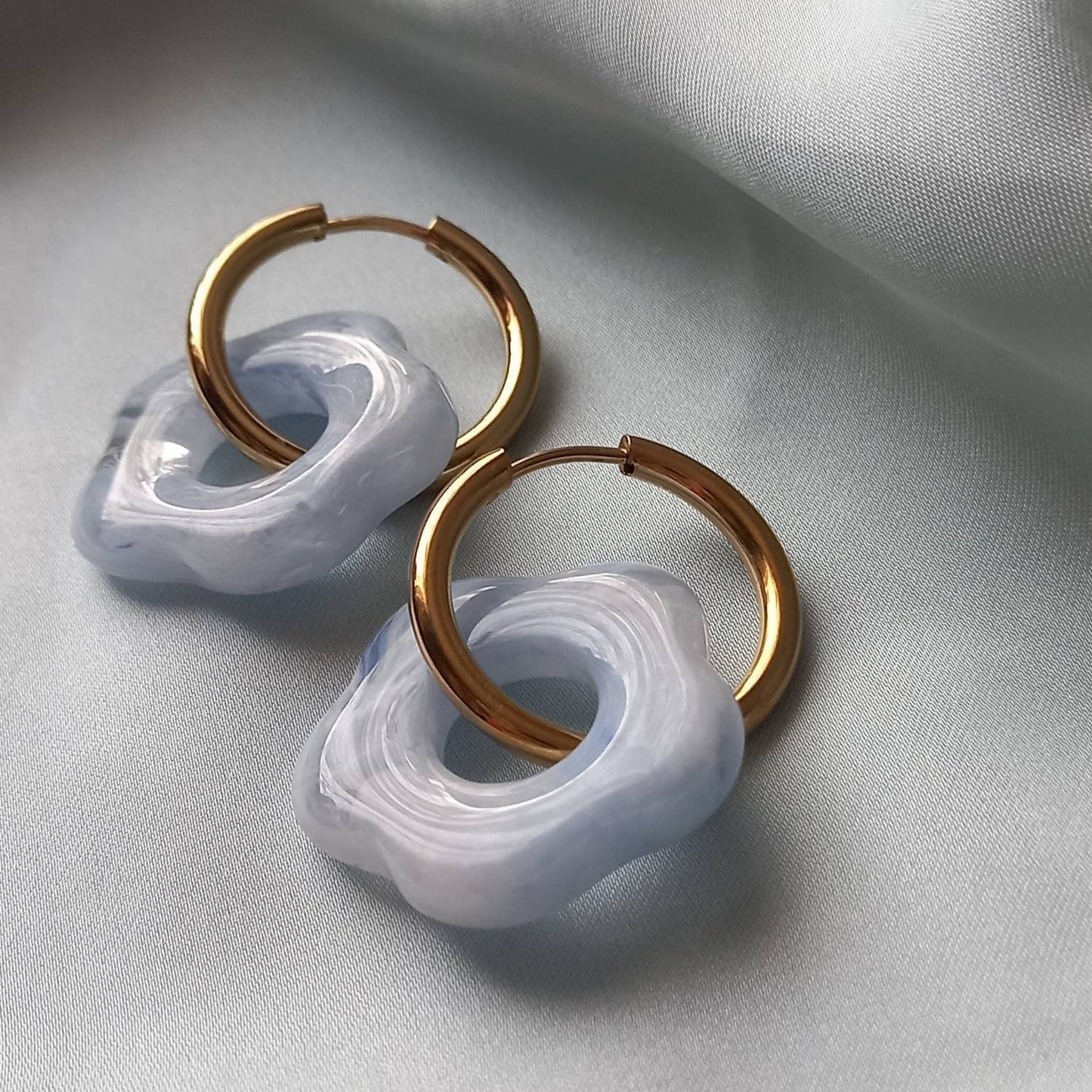 White & Gold Retro Flower Hoop Earrings -  70's Style Earrings, Small Gold Hoops, Vintage Style Earrings, Gold Jewellery,Gold Earrings