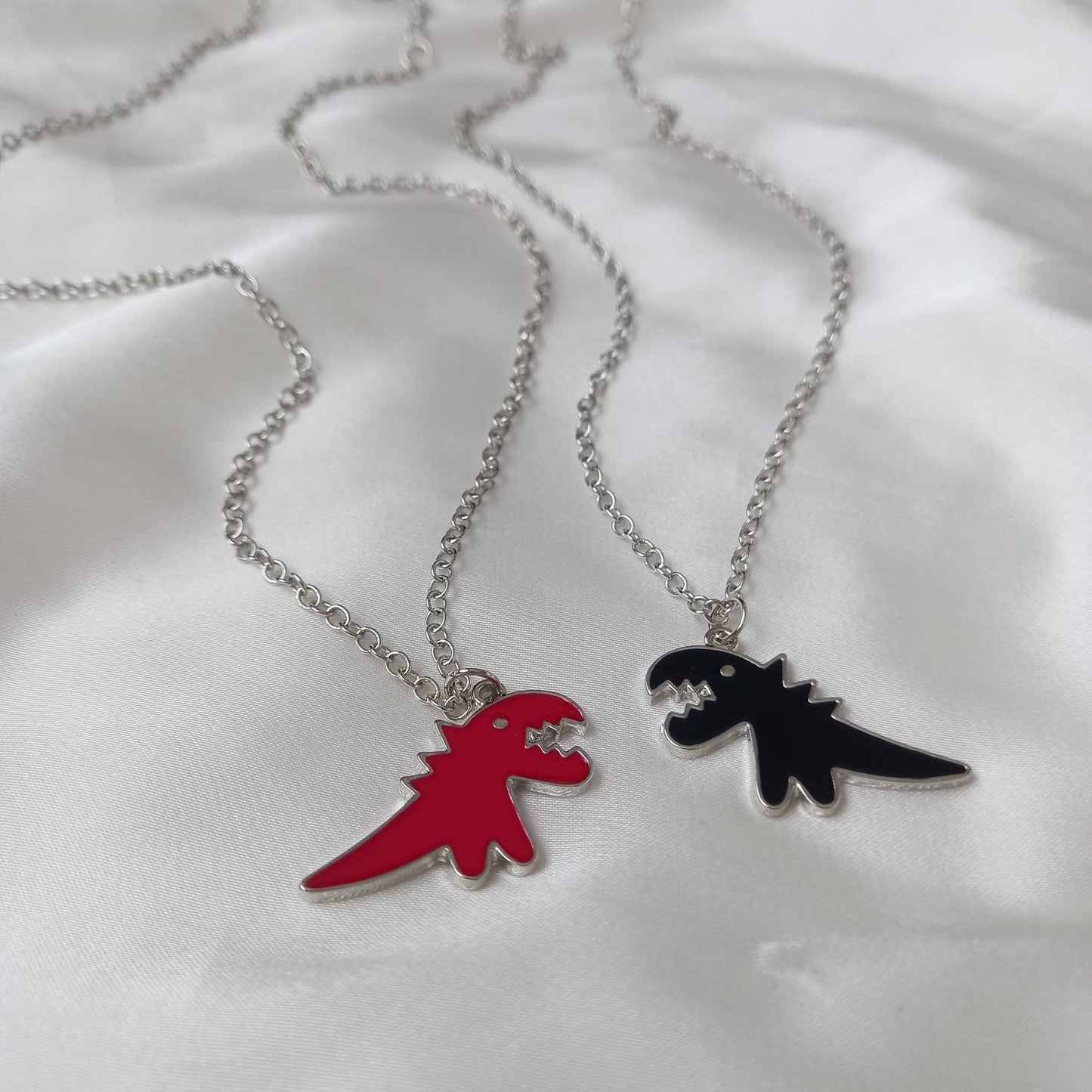 2 Piece Dinosaur Friendship Necklace Set - Bestie Necklace,Matching Necklaces,2 Best Friends Necklace,Novelty Friendship Necklace Set,Gift