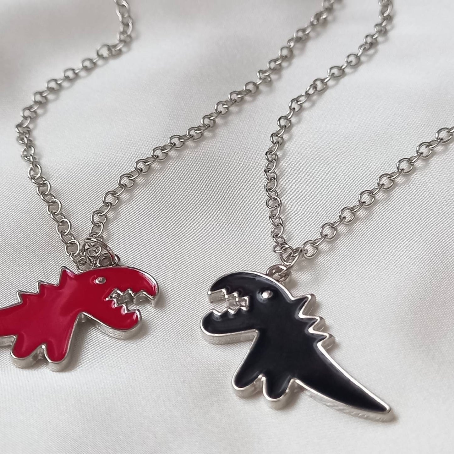2 Piece Dinosaur Friendship Necklace Set - Bestie Necklace,Matching Necklaces,2 Best Friends Necklace,Novelty Friendship Necklace Set,Gift