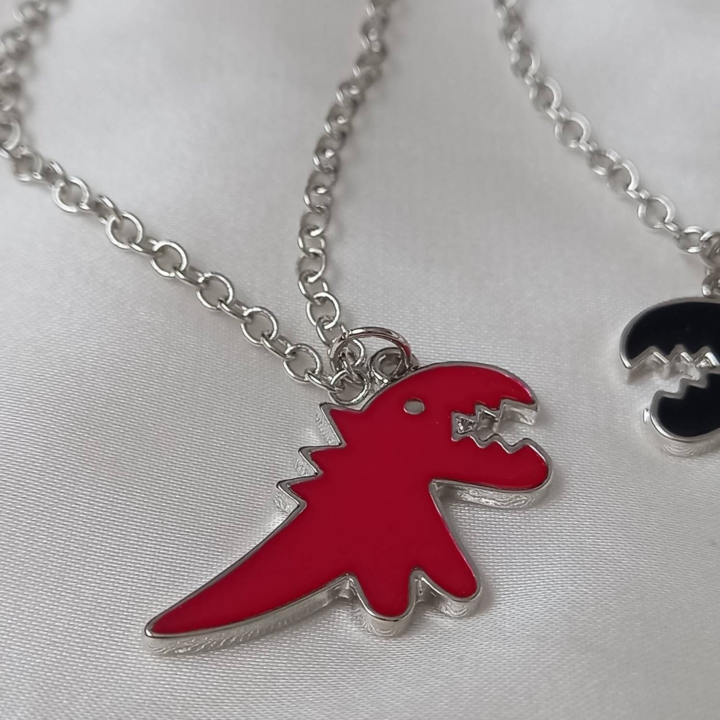 2 Piece Dinosaur Friendship Necklace Set - Bestie Necklace,Matching Necklaces,2 Best Friends Necklace,Novelty Friendship Necklace Set,Gift